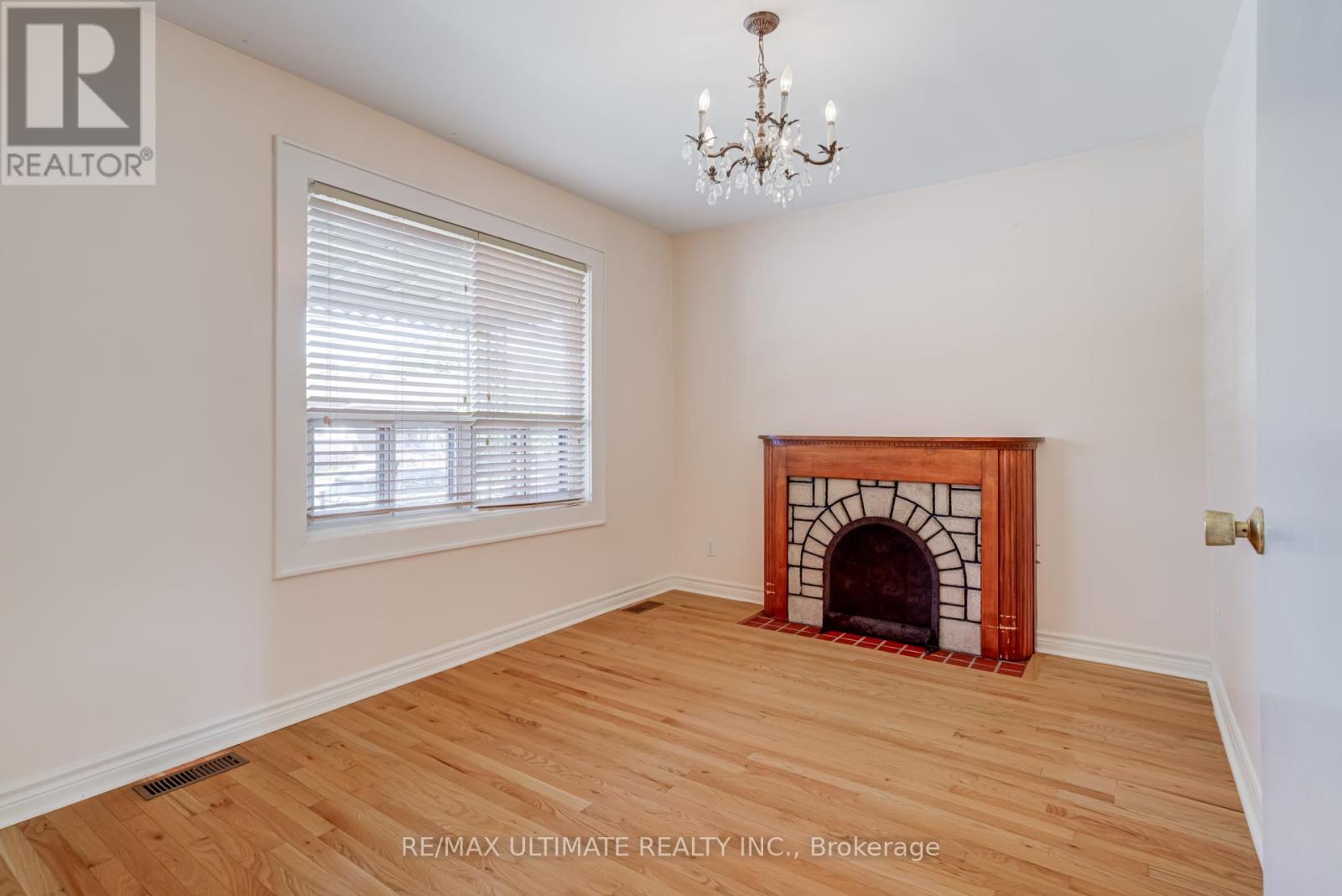 75 Amherst Avenue, Toronto (Oakwood Village), Ontario  M6E 1Z5 - Photo 11 - C12447739