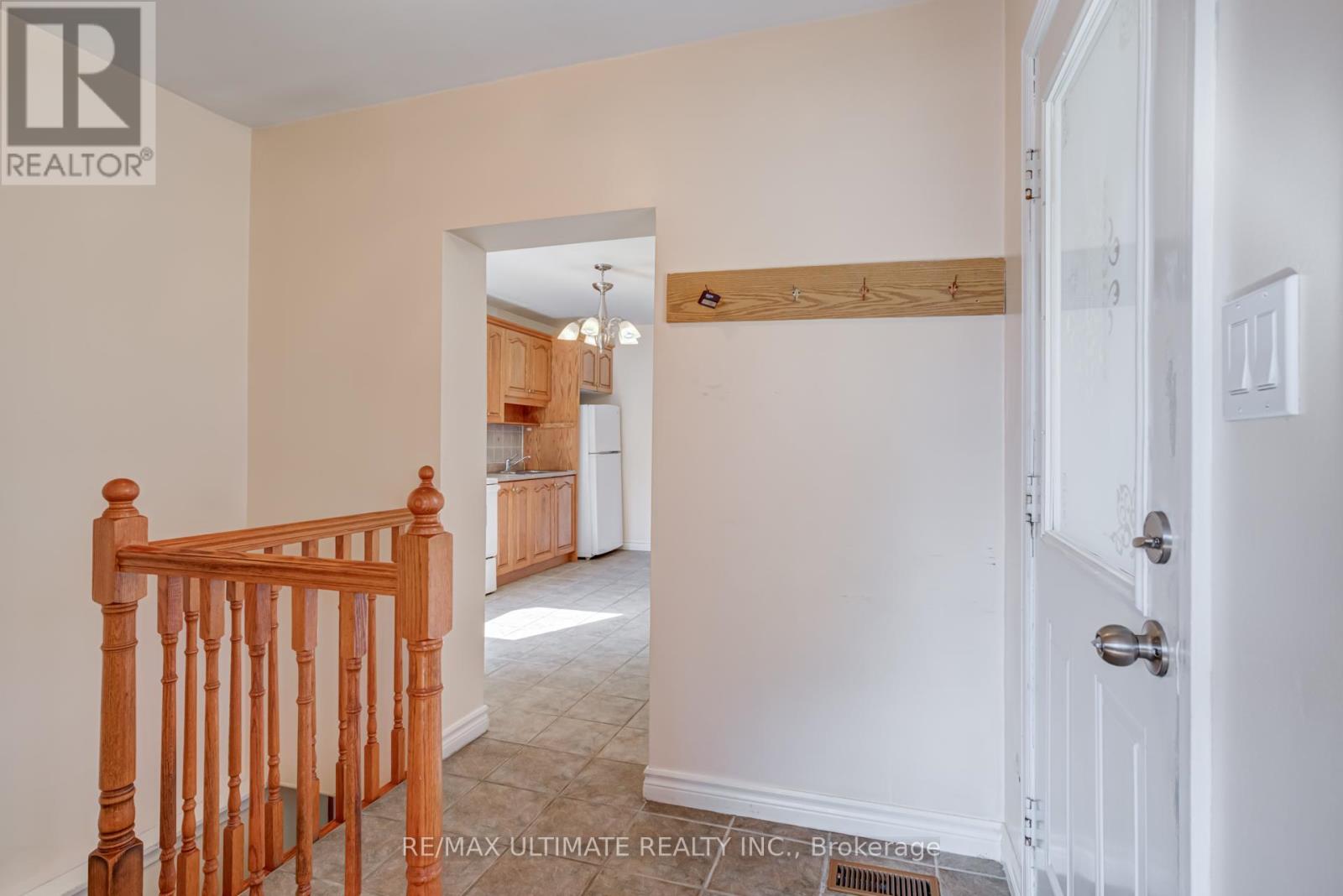 75 Amherst Avenue, Toronto (Oakwood Village), Ontario  M6E 1Z5 - Photo 17 - C12447739