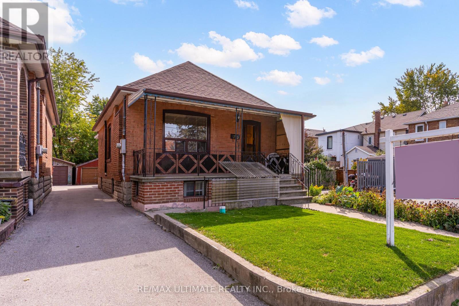 75 Amherst Avenue, Toronto (Oakwood Village), Ontario  M6E 1Z5 - Photo 2 - C12447739