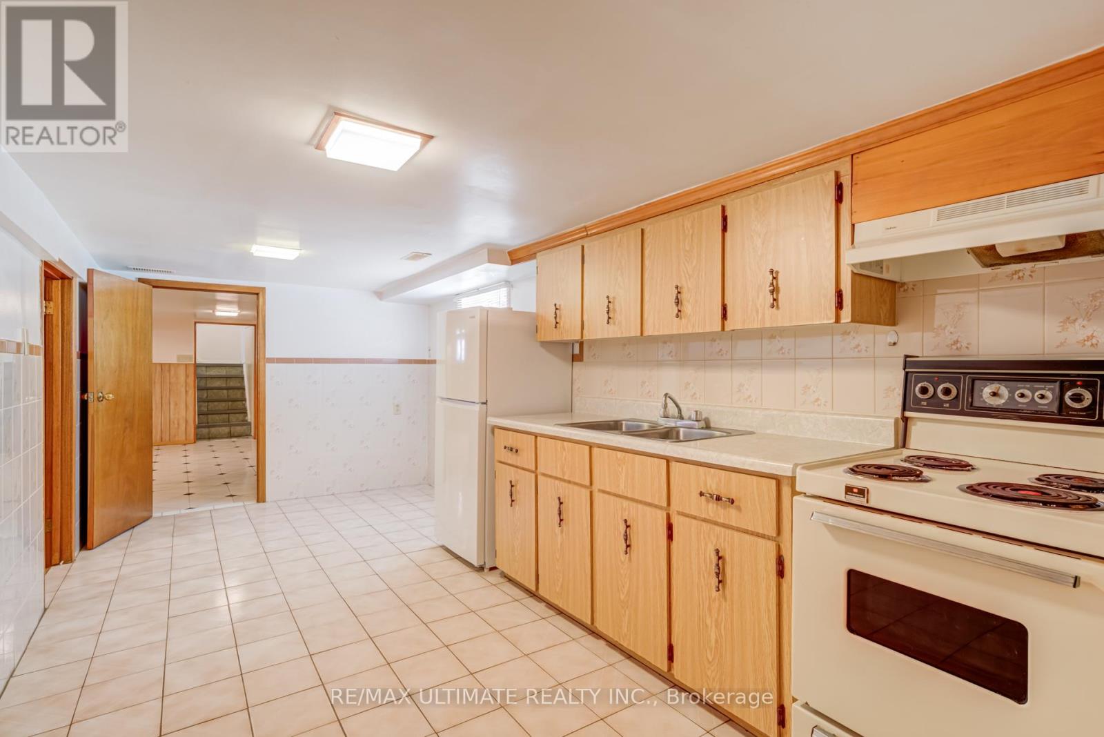 75 Amherst Avenue, Toronto (Oakwood Village), Ontario  M6E 1Z5 - Photo 24 - C12447739