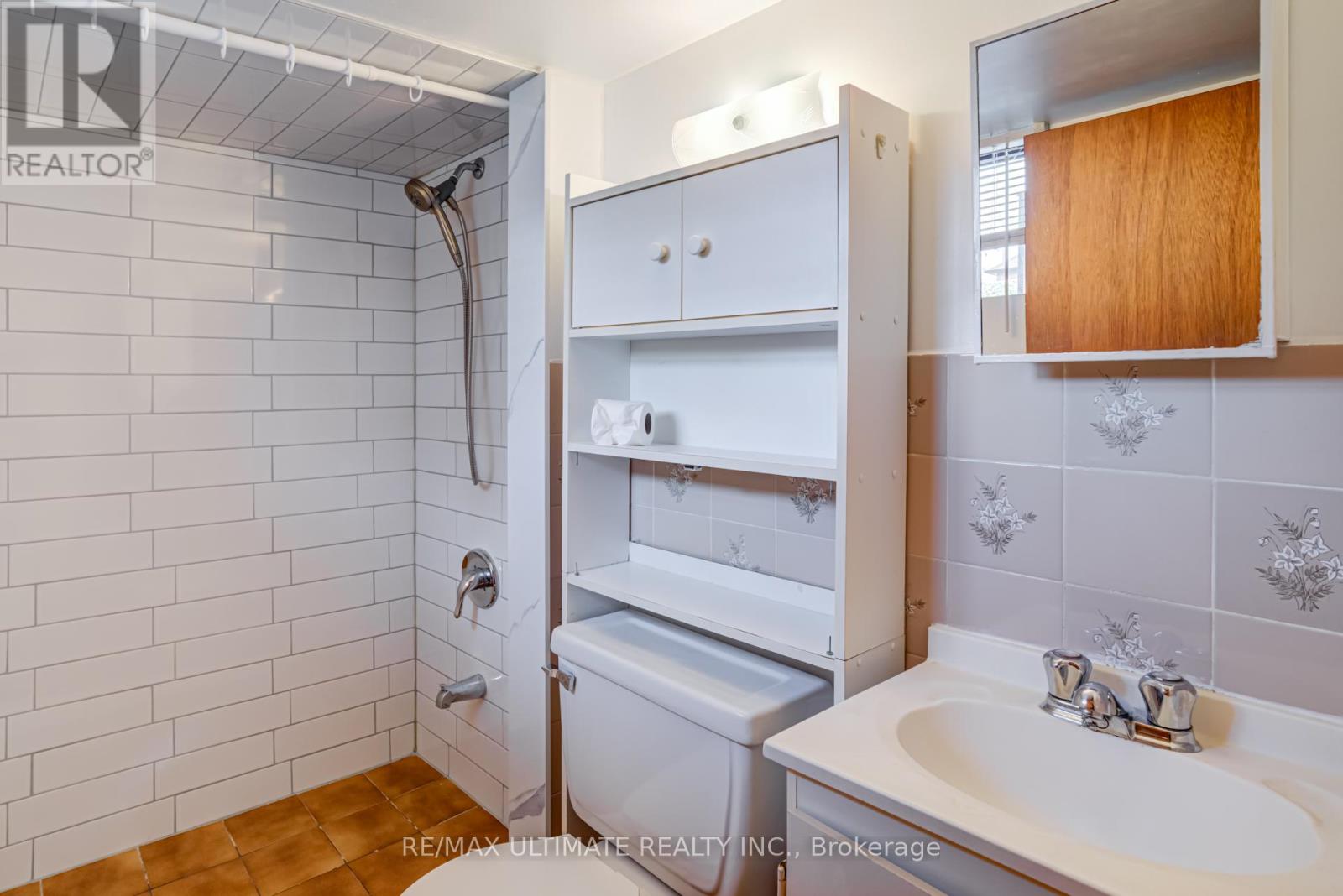 75 Amherst Avenue, Toronto (Oakwood Village), Ontario  M6E 1Z5 - Photo 26 - C12447739