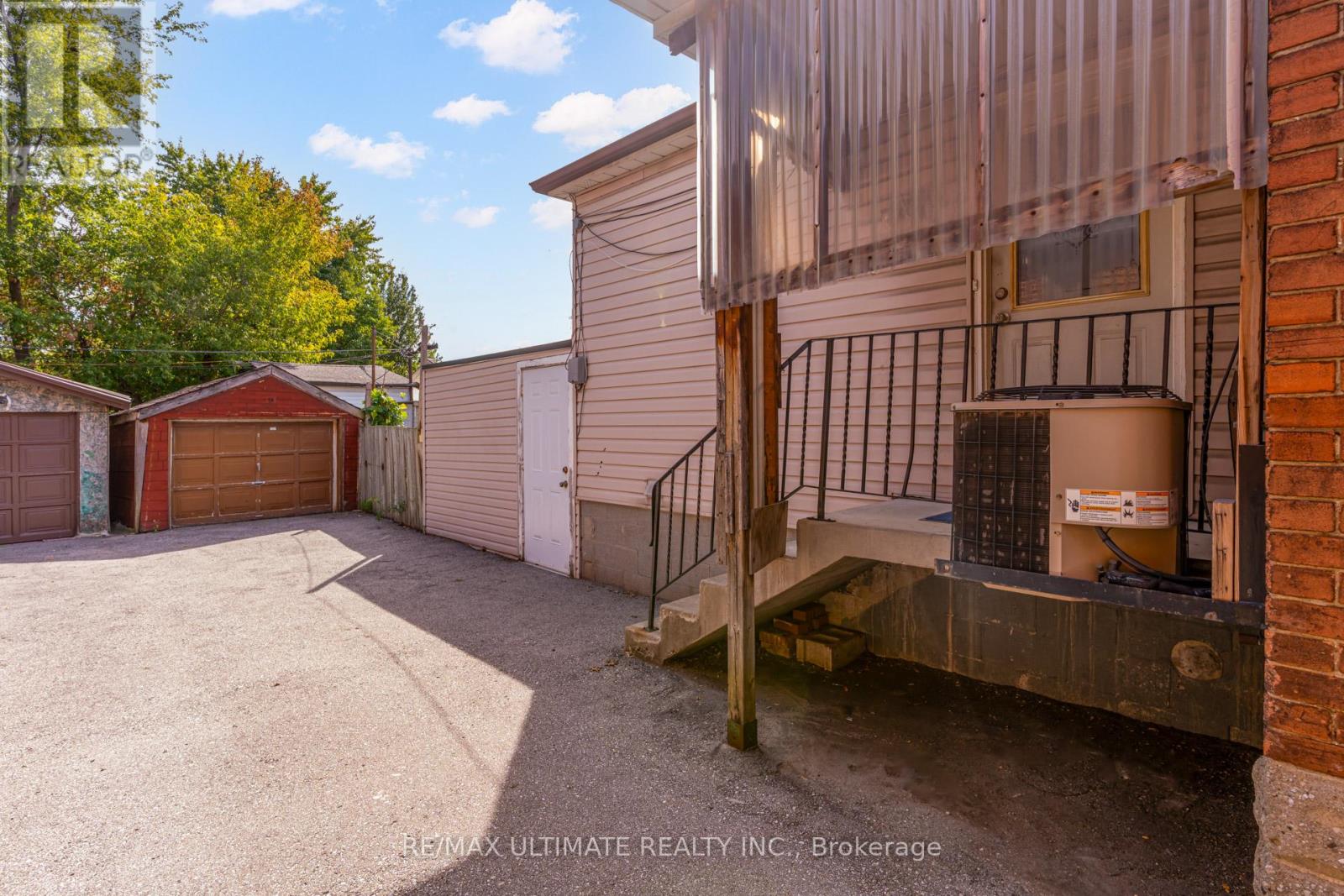 75 Amherst Avenue, Toronto (Oakwood Village), Ontario  M6E 1Z5 - Photo 27 - C12447739