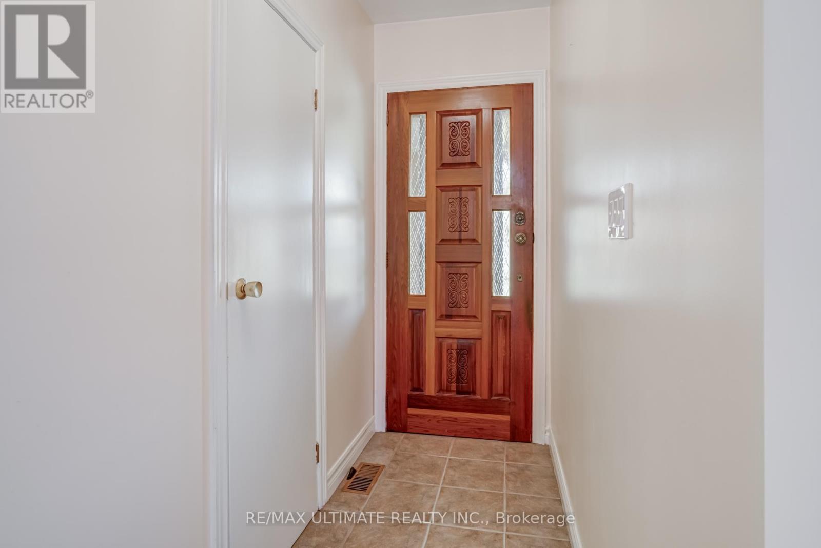 75 Amherst Avenue, Toronto (Oakwood Village), Ontario  M6E 1Z5 - Photo 3 - C12447739