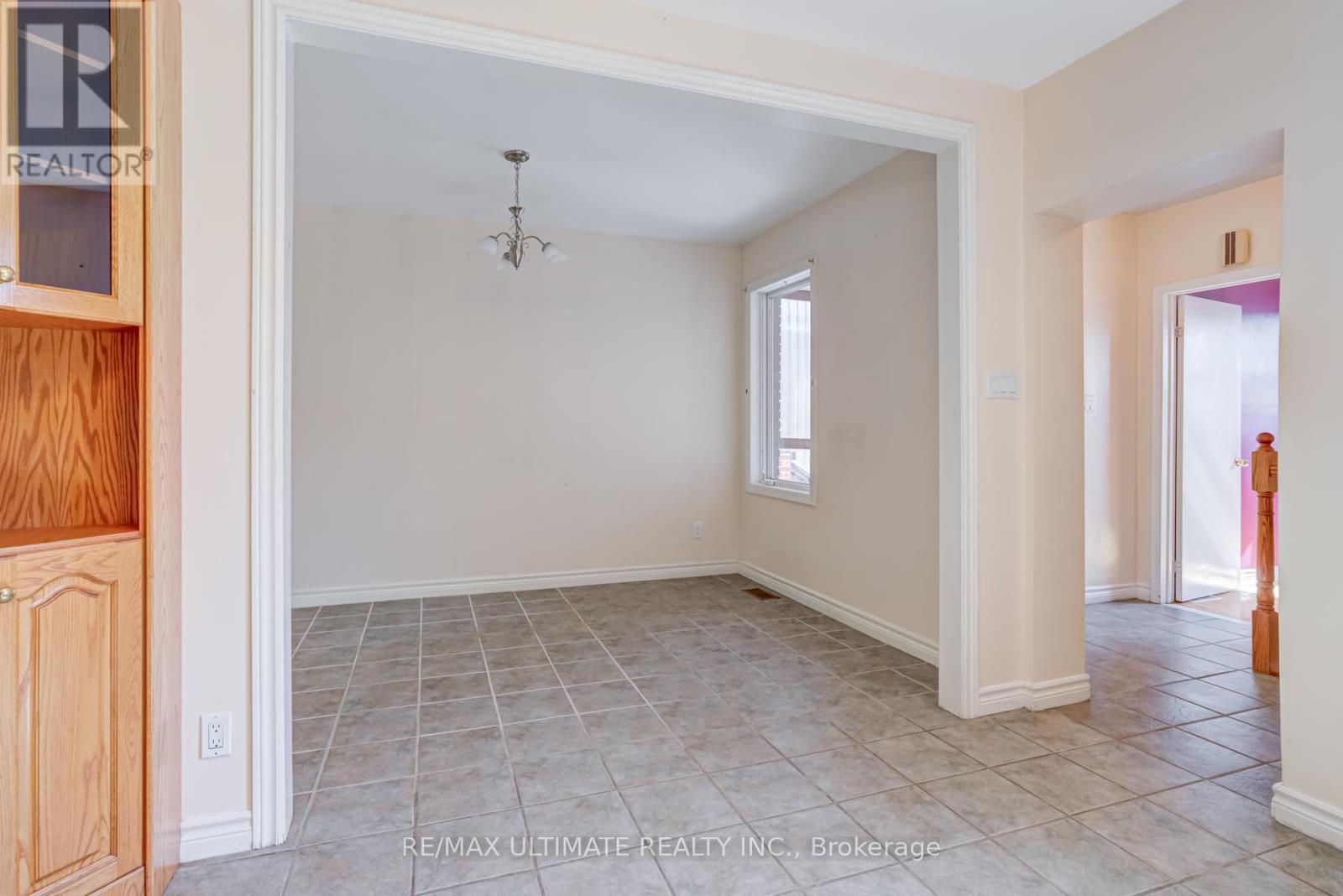 75 Amherst Avenue, Toronto (Oakwood Village), Ontario  M6E 1Z5 - Photo 8 - C12447739