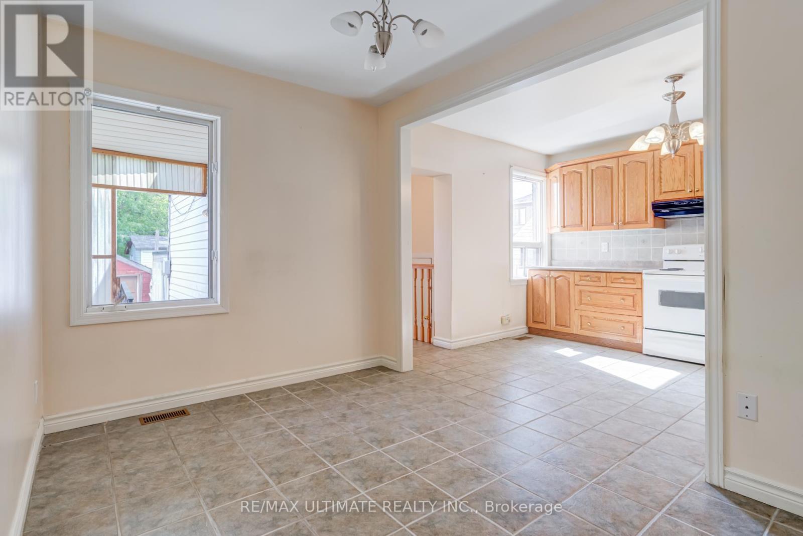 75 Amherst Avenue, Toronto (Oakwood Village), Ontario  M6E 1Z5 - Photo 9 - C12447739