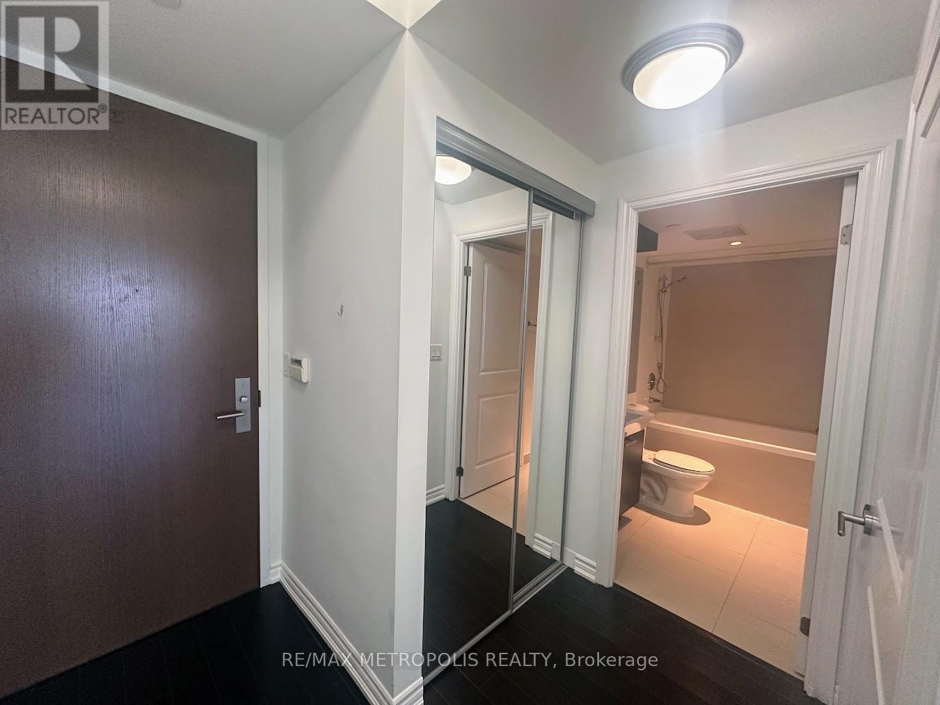 3911 - 386 Yonge Street, Toronto, Ontario  M5B 0A5 - Photo 8 - C12447757