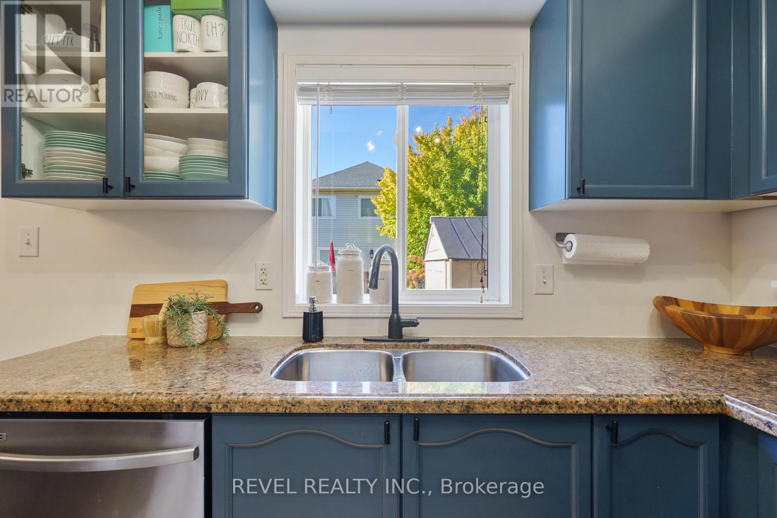 14 Fox Run, Hamilton, Ontario  L0R 2H8 - Photo 12 - X12433372