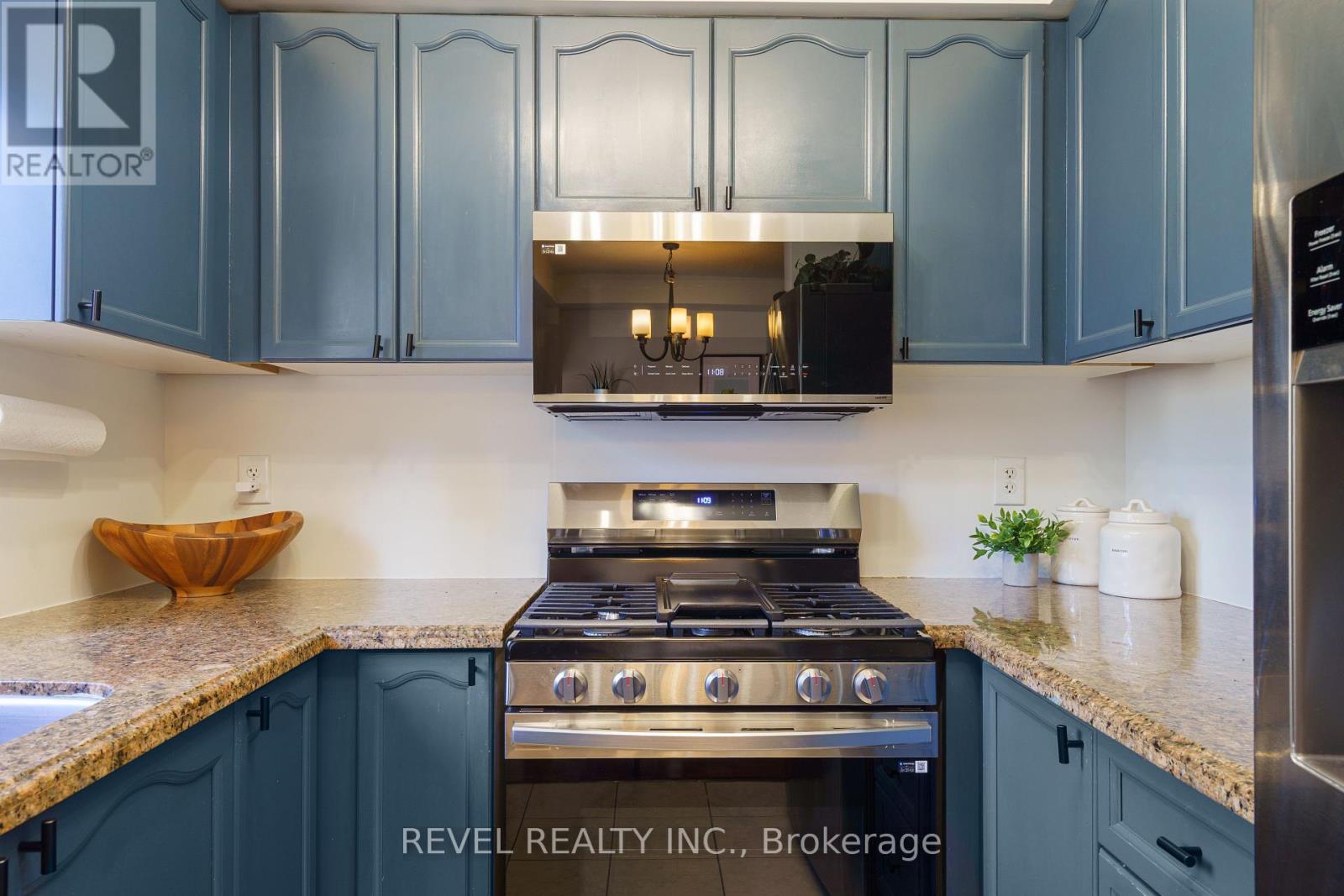 14 Fox Run, Hamilton, Ontario  L0R 2H8 - Photo 13 - X12433372