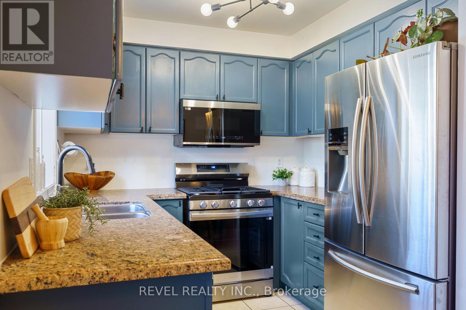 14 Fox Run, Hamilton, Ontario  L0R 2H8 - Photo 15 - X12433372