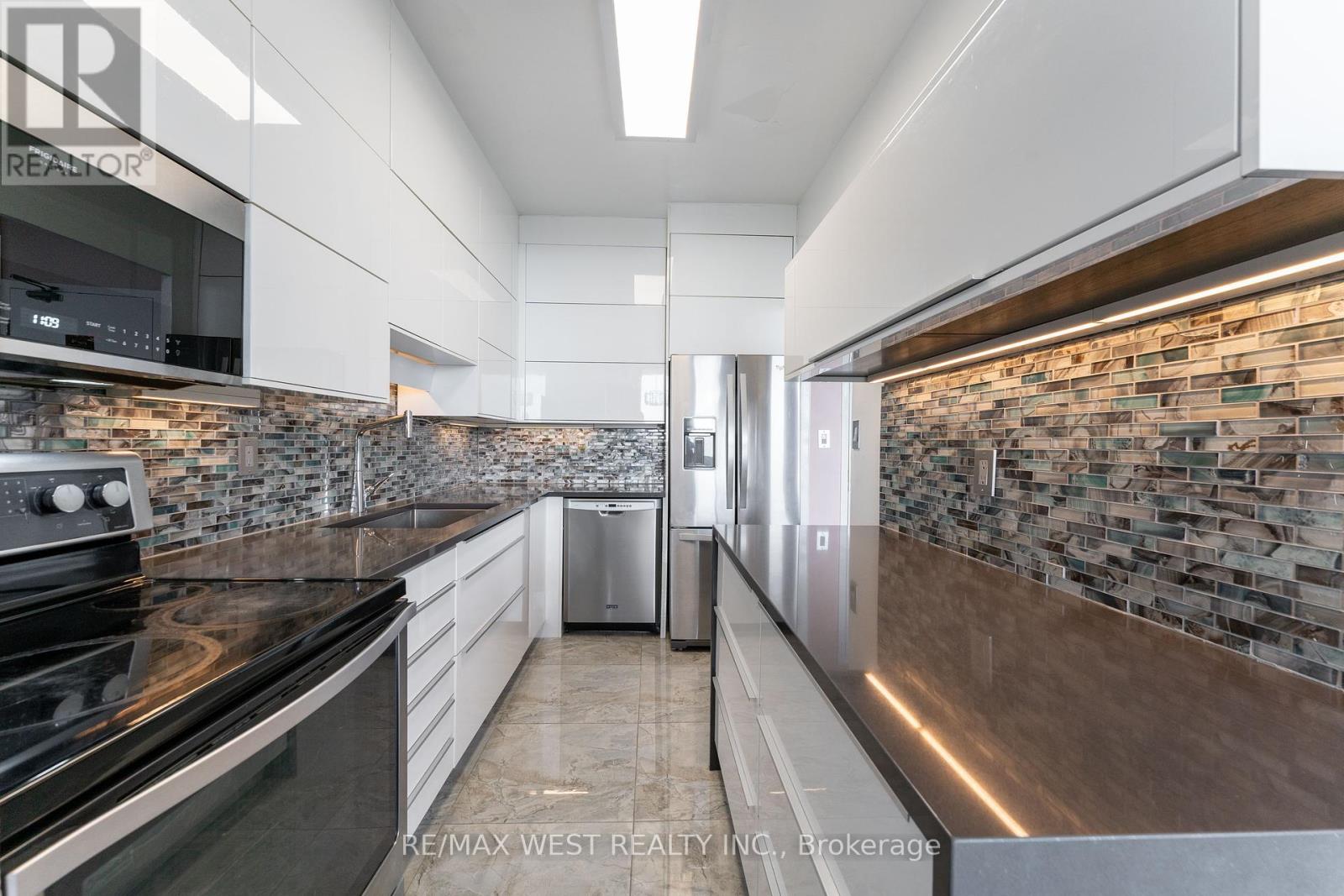 Ph5 - 5 Massey Square, Toronto (Crescent Town), Ontario  M4C 5L6 - Photo 15 - E12447734