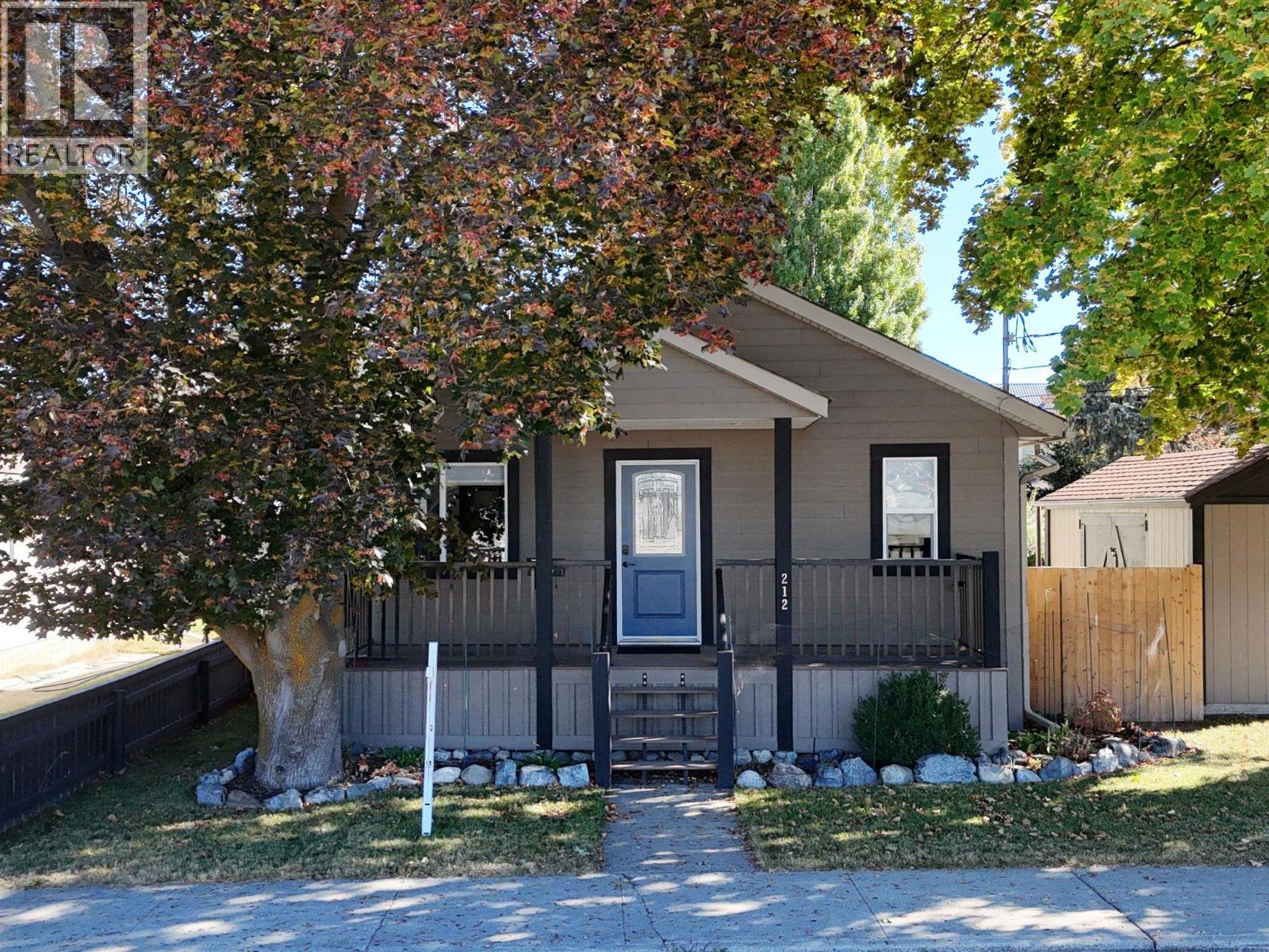 212 16th Avenue N, Cranbrook, British Columbia  V1C 3W5 - Photo 2 - 10365081