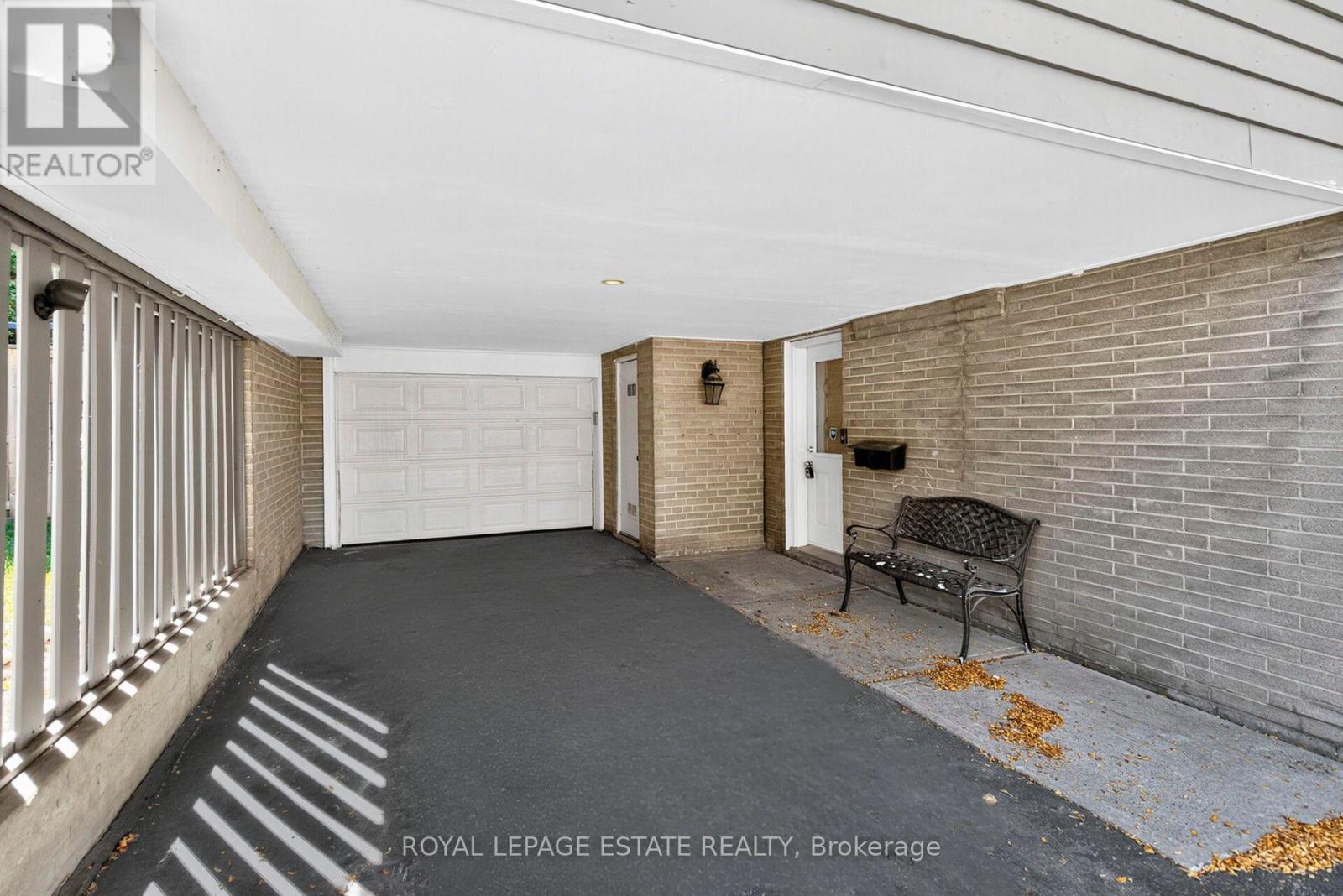 166 Kenvale Court, Richmond Hill, Ontario  L4C 4S9 - Photo 4 - N12447730