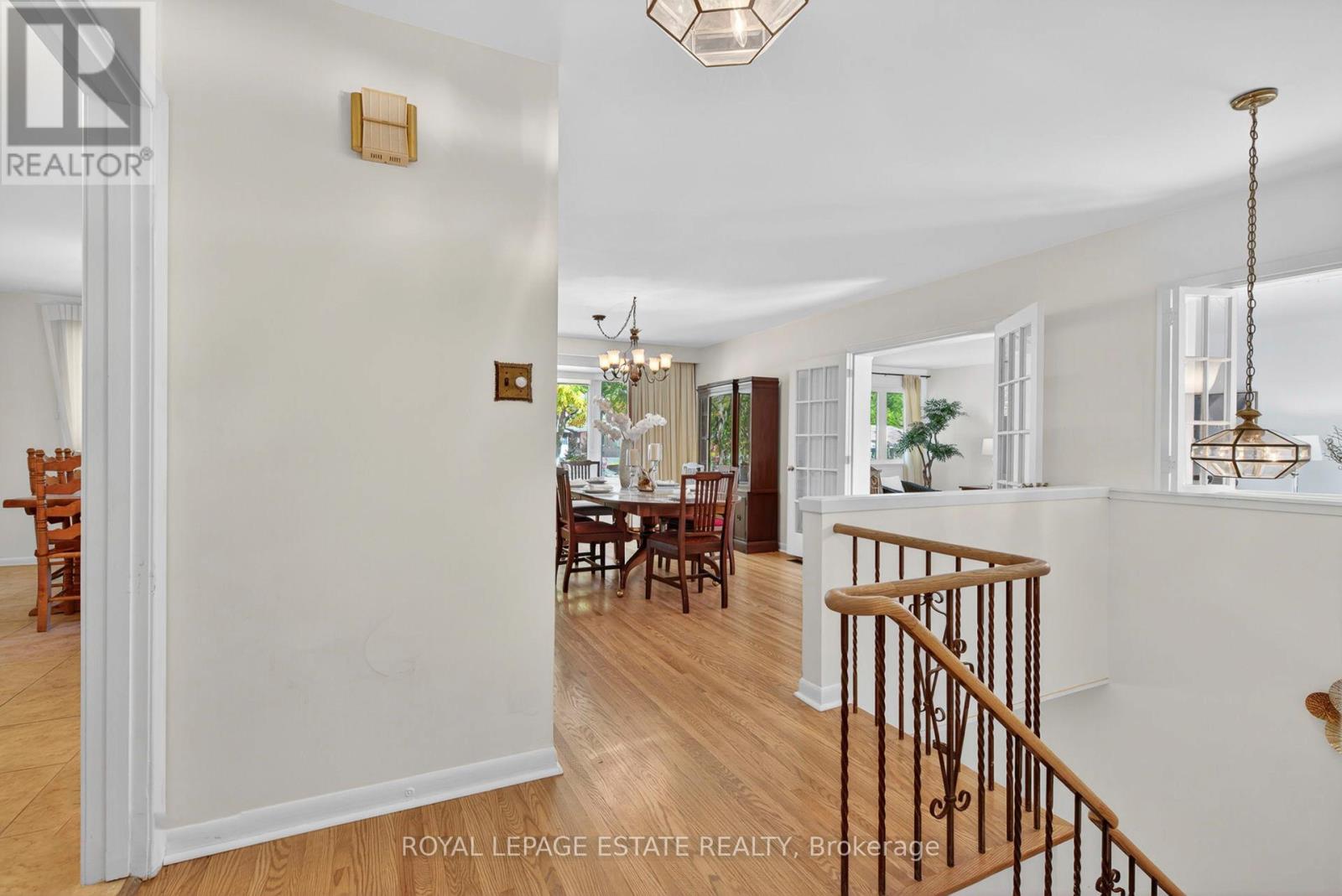166 Kenvale Court, Richmond Hill, Ontario  L4C 4S9 - Photo 6 - N12447730