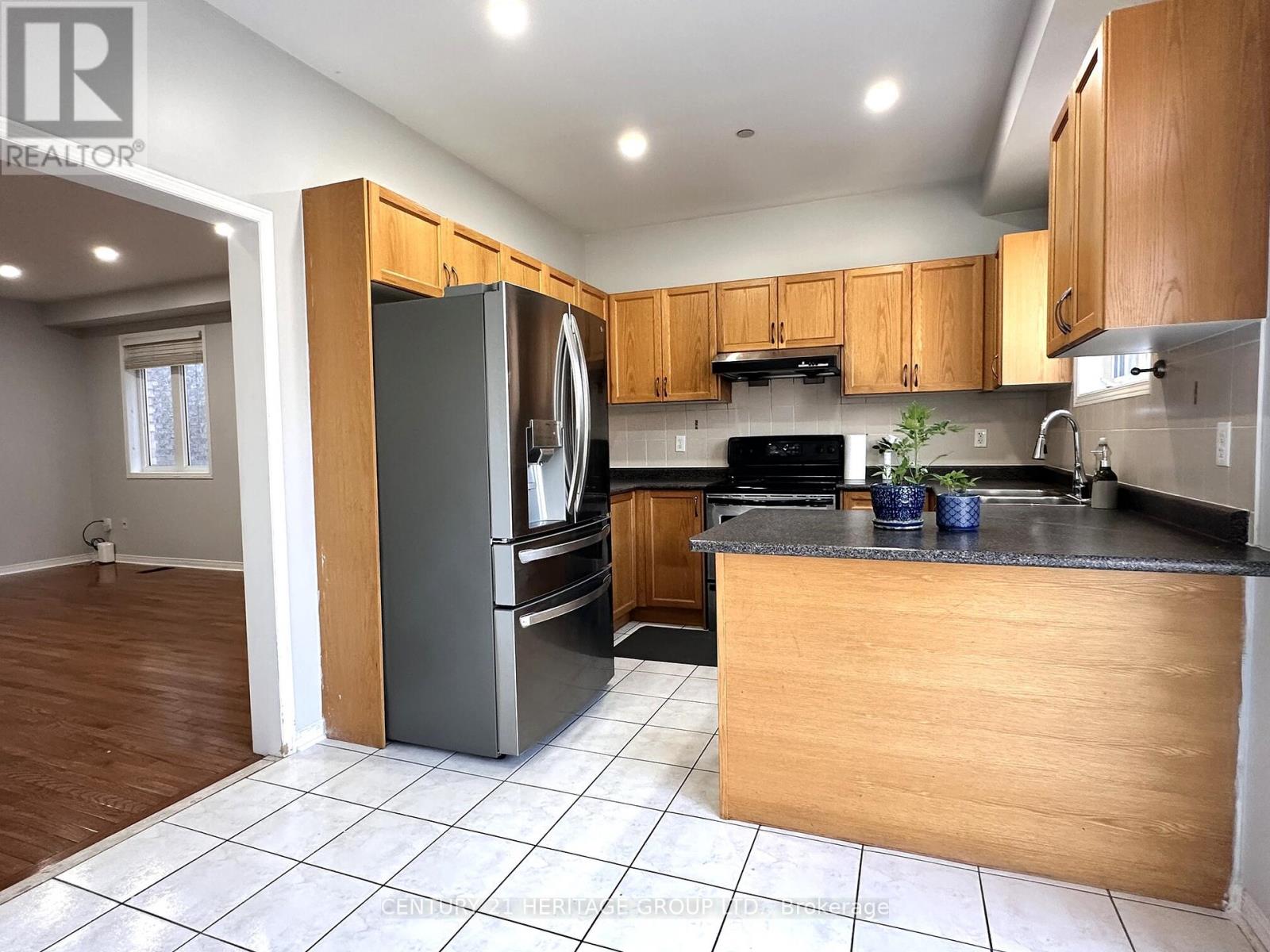 28 Voysey Way, Markham, Ontario  L3S 0B4 - Photo 11 - N12447732