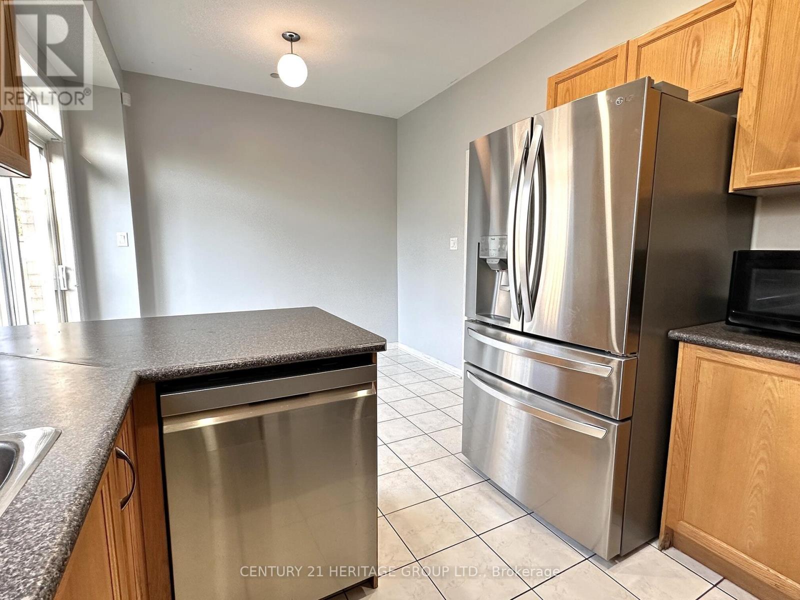 28 Voysey Way, Markham, Ontario  L3S 0B4 - Photo 13 - N12447732