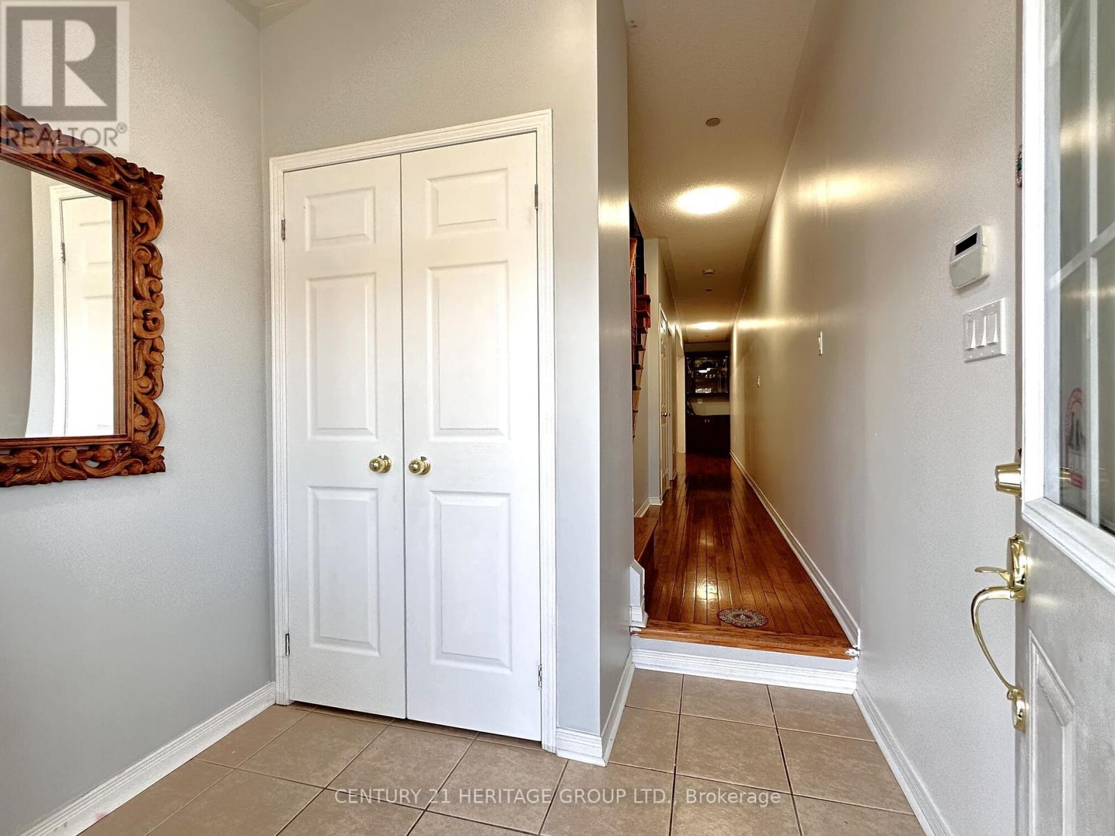 28 Voysey Way, Markham, Ontario  L3S 0B4 - Photo 3 - N12447732