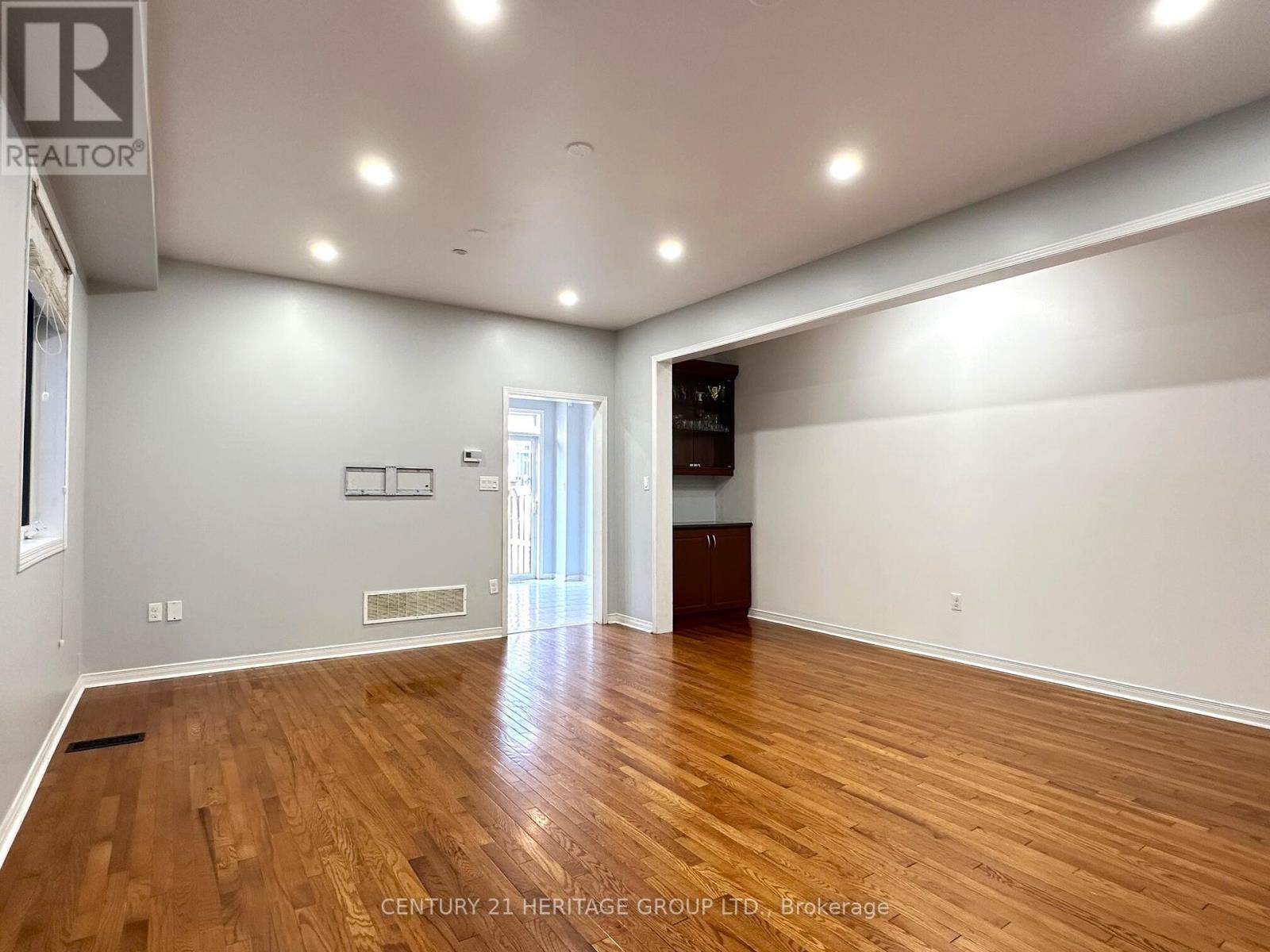 28 Voysey Way, Markham, Ontario  L3S 0B4 - Photo 8 - N12447732