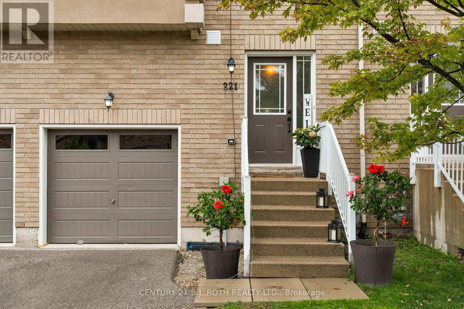 221 Harvie Road, Barrie (Holly), Ontario  L4N 9P8 - Photo 1 - S12447749