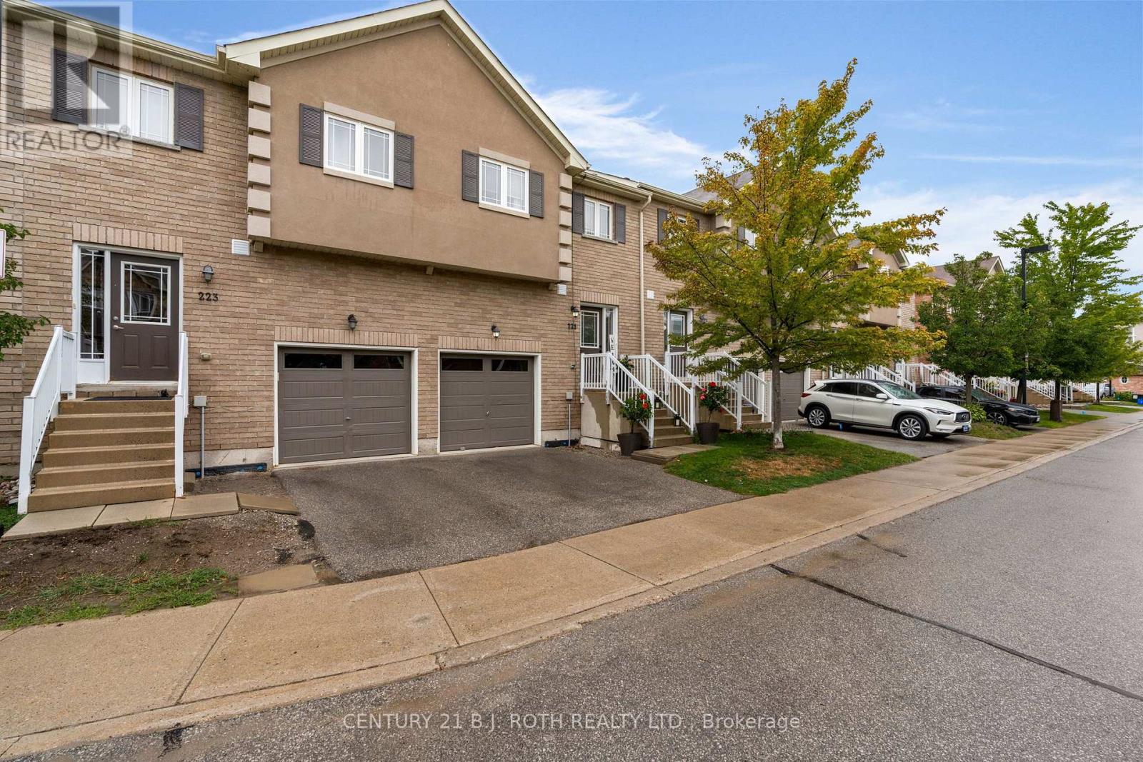 221 Harvie Road, Barrie (Holly), Ontario  L4N 9P8 - Photo 3 - S12447749