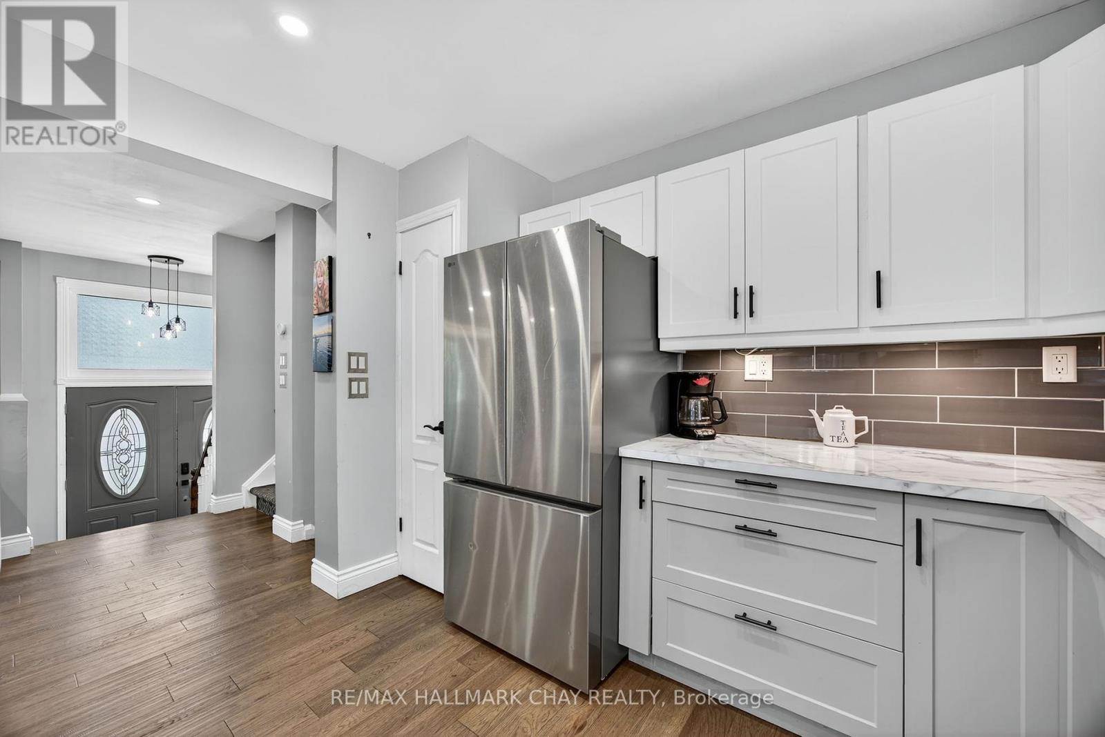 56 Briar Road, Barrie (Allandale Heights), Ontario  L4N 3M4 - Photo 11 - S12447770