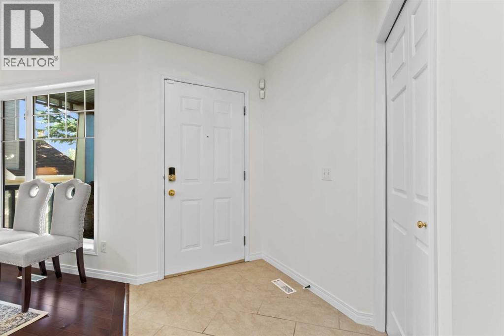 338 Panamount Drive Nw, Calgary, Alberta  T3K 5M1 - Photo 3 - A2244153