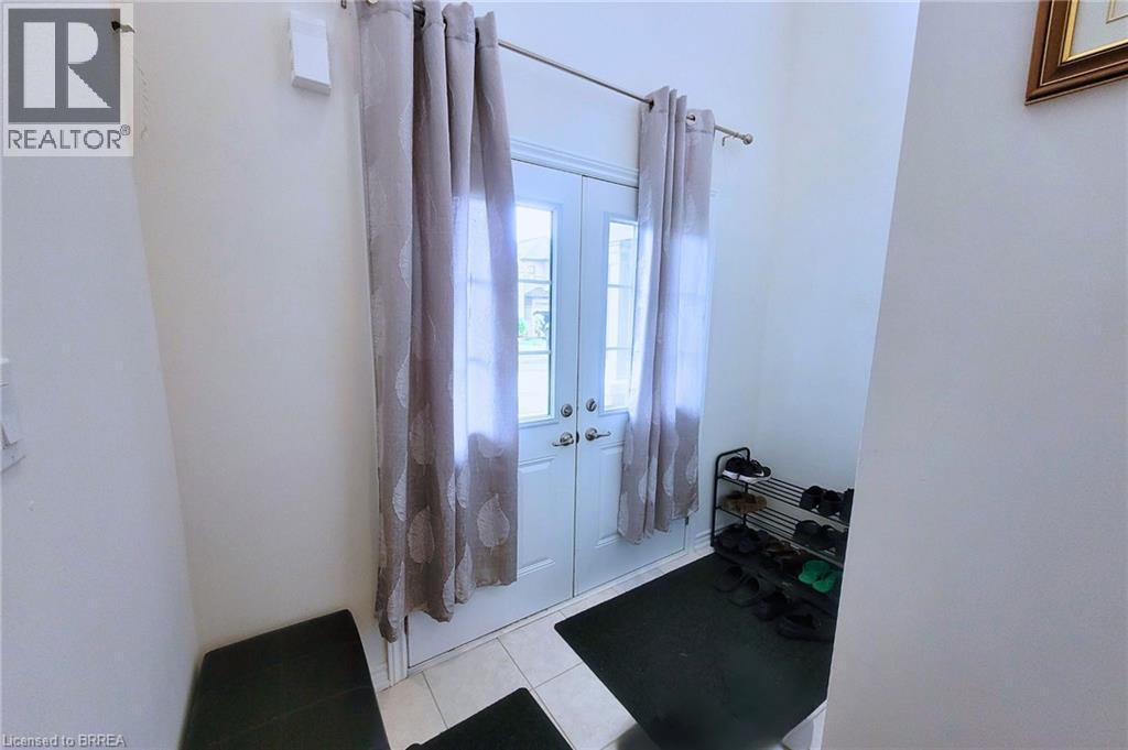 70 Hitchman Street, Paris, Ontario  N3L 0M1 - Photo 3 - 40772733