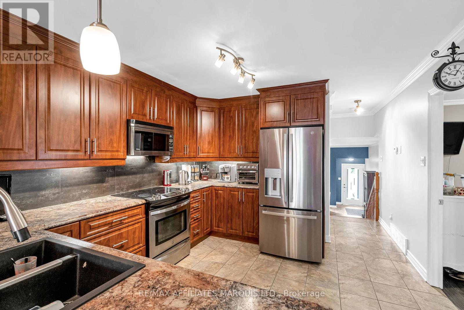 306 Ellen Avenue, Cornwall, Ontario  K6J 0A2 - Photo 10 - X12447887