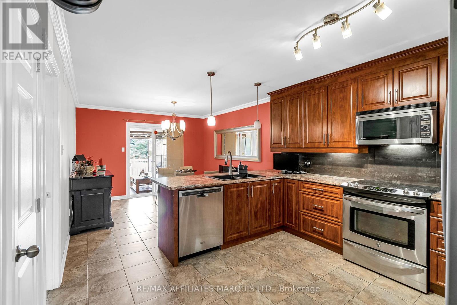 306 Ellen Avenue, Cornwall, Ontario  K6J 0A2 - Photo 11 - X12447887