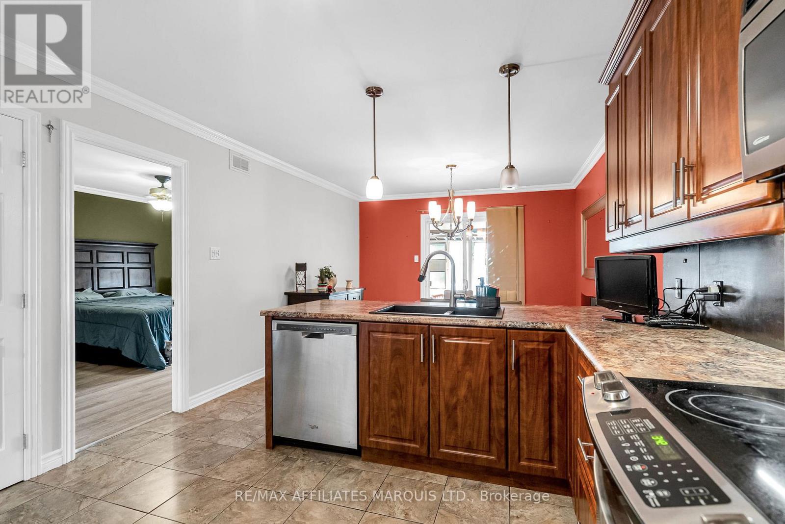 306 Ellen Avenue, Cornwall, Ontario  K6J 0A2 - Photo 14 - X12447887