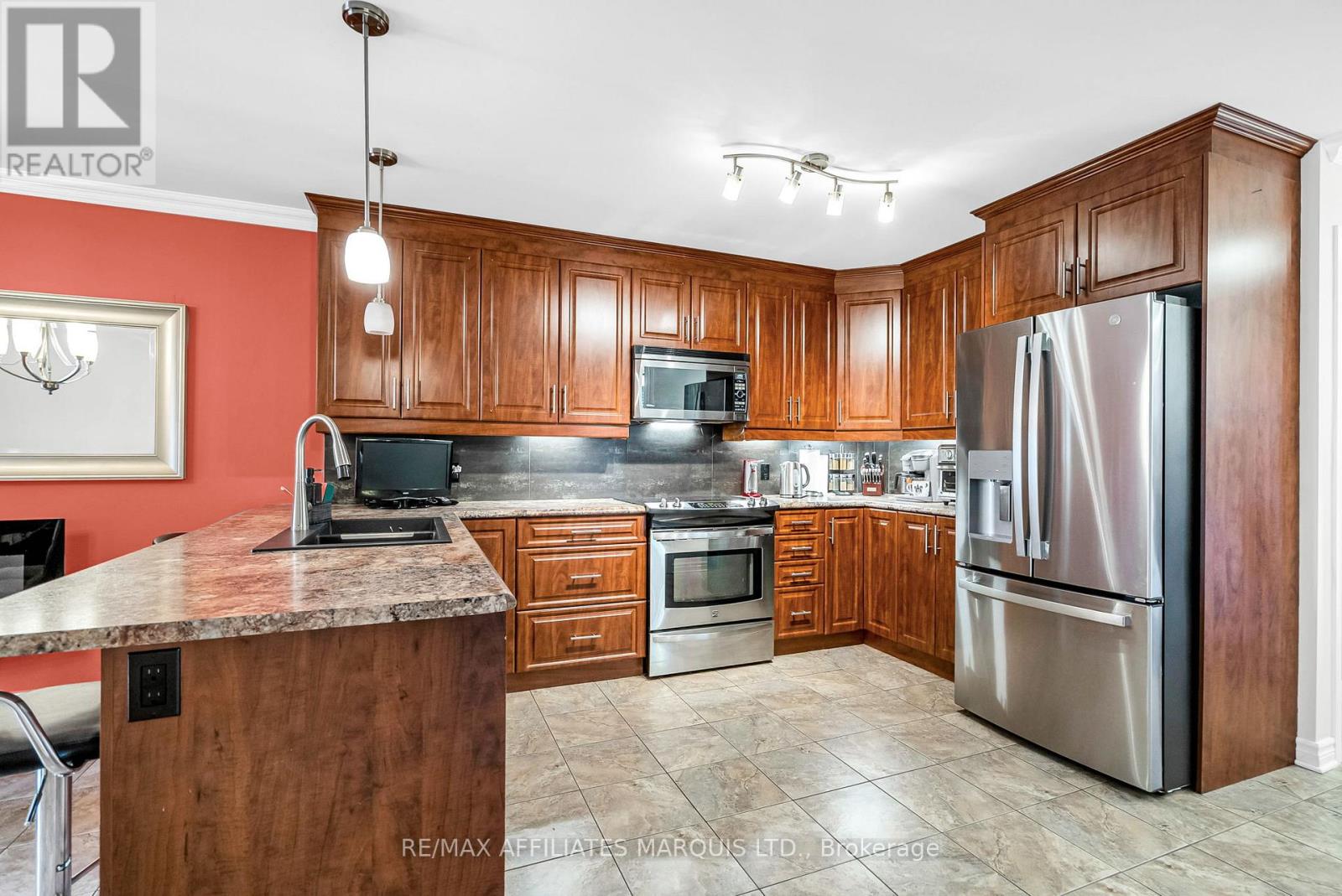 306 Ellen Avenue, Cornwall, Ontario  K6J 0A2 - Photo 8 - X12447887