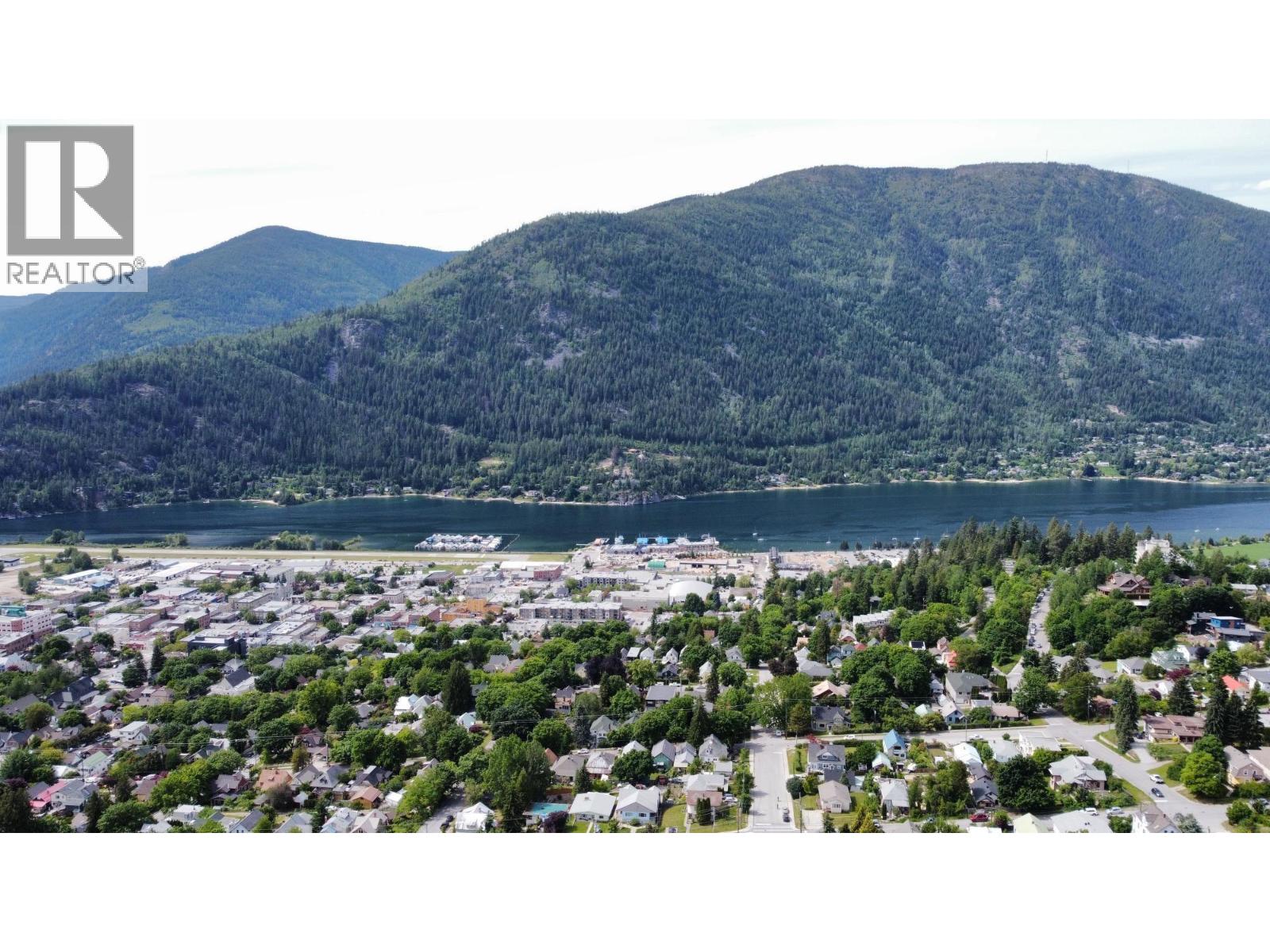 593b Baker Street, Nelson, British Columbia  V1L 4H9 - Photo 3 - 10364983