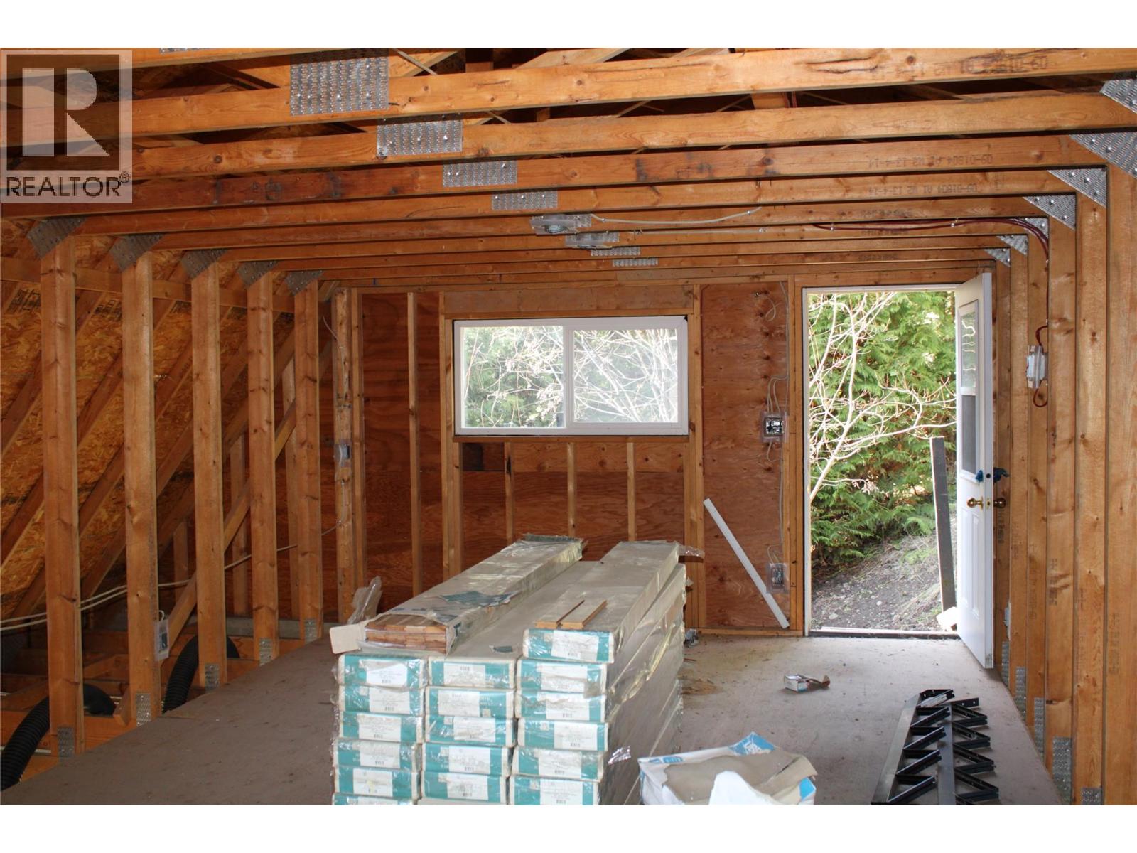 3003 Squilax-Anglemont Road, Lee Creek, British Columbia  V0E 1M4 - Photo 23 - 10365138