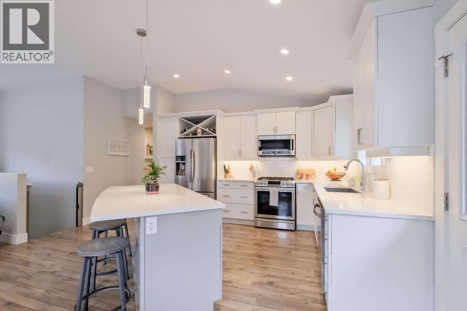 2582 Paramount Drive, West Kelowna, British Columbia  V4T 3H5 - Photo 4 - 10365161