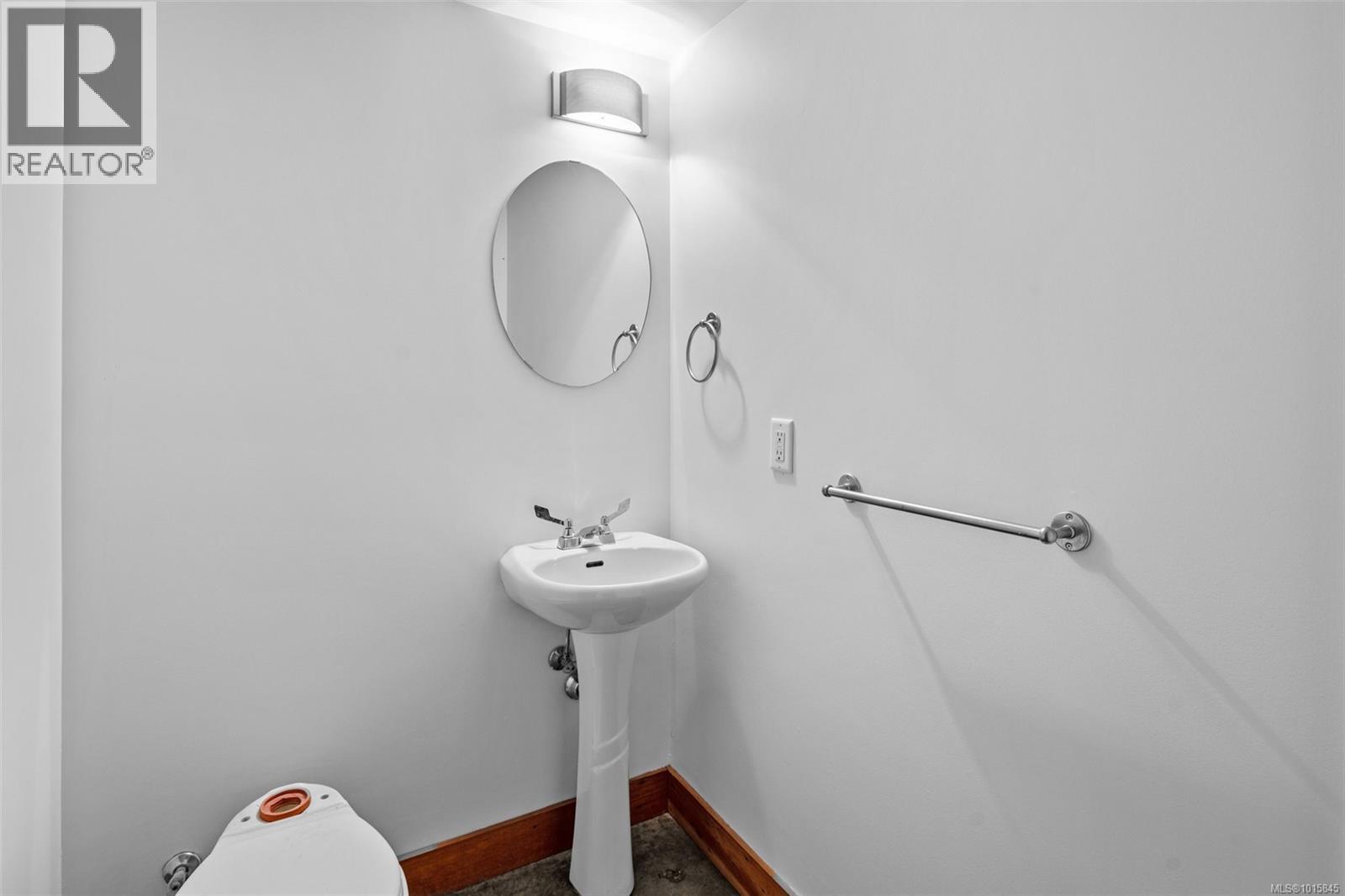 203 588 Pandora Ave, Victoria, British Columbia  V8W 1N7 - Photo 17 - 1015845