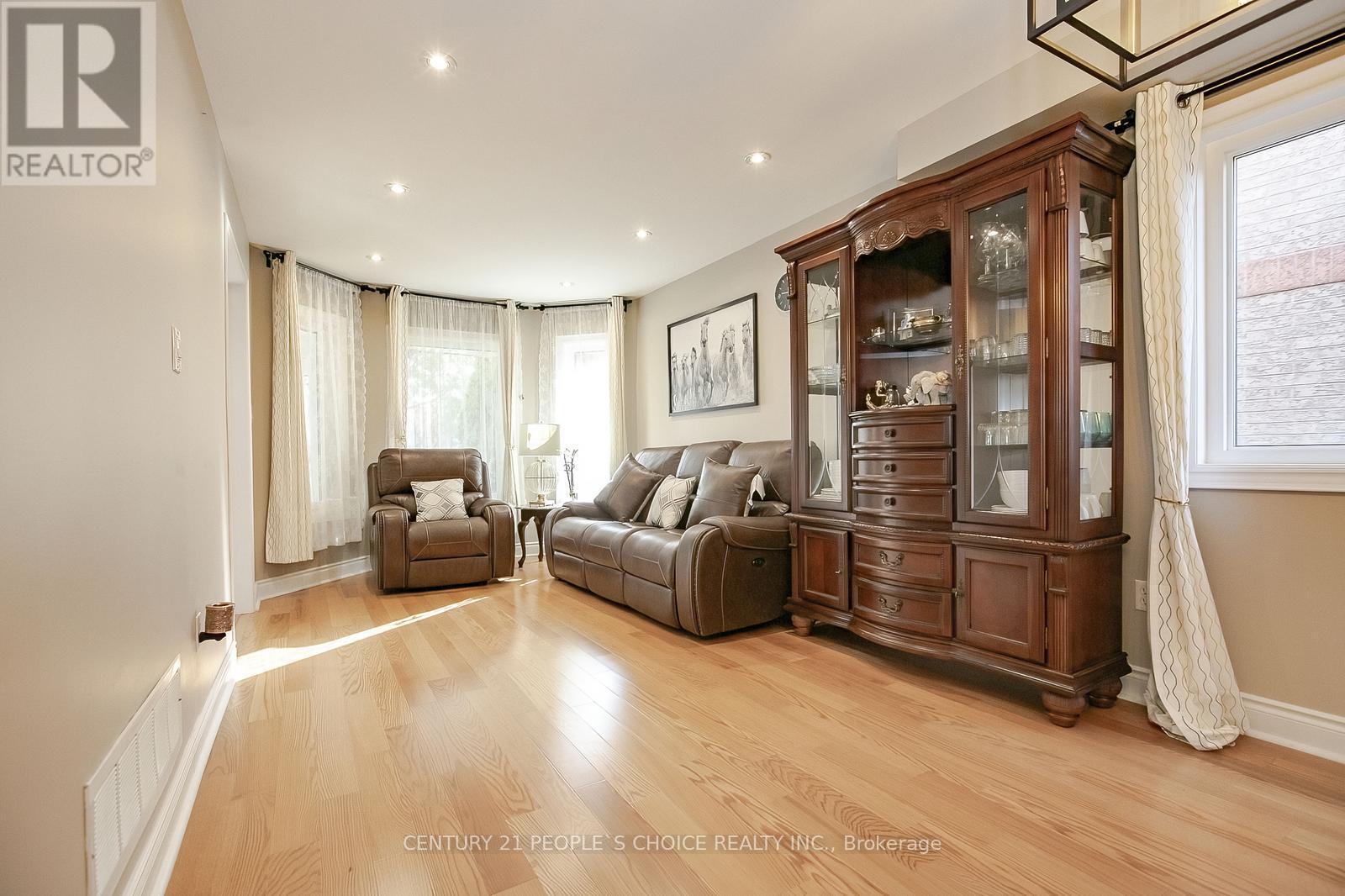 75 Letty Avenue, Brampton, Ontario  L6Y 4T1 - Photo 8 - W12447723