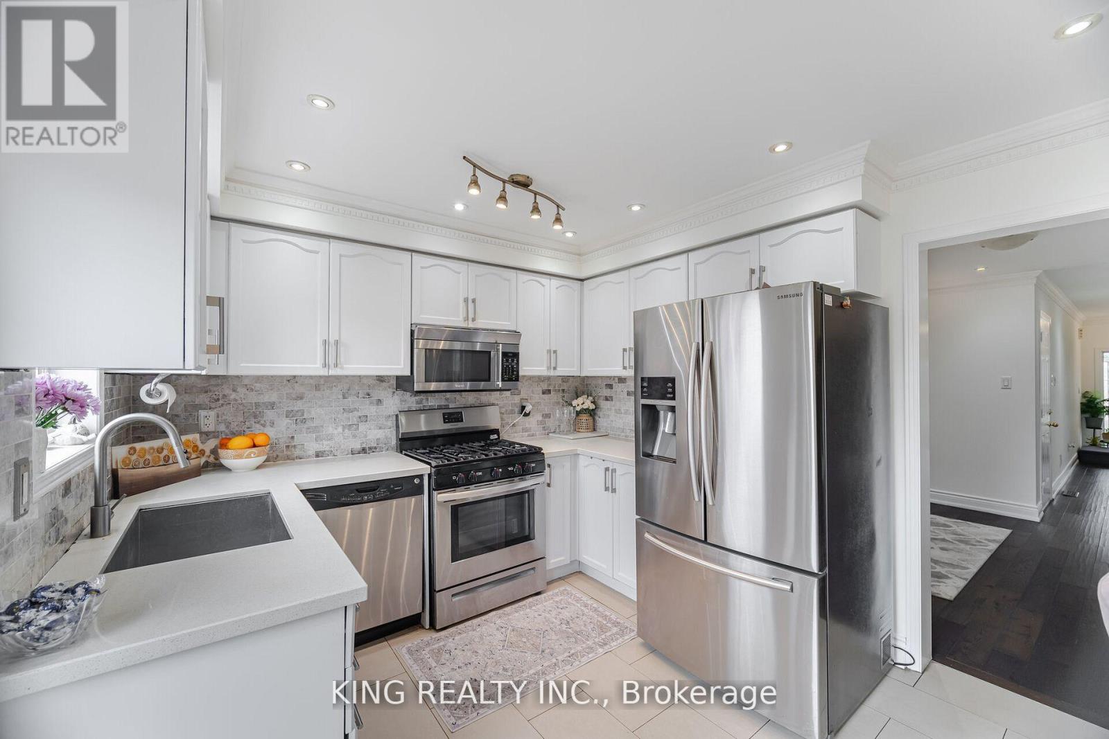 93 Crystal Glen Crescent, Brampton (Credit Valley), Ontario  L6X 0K7 - Photo 14 - W12447724