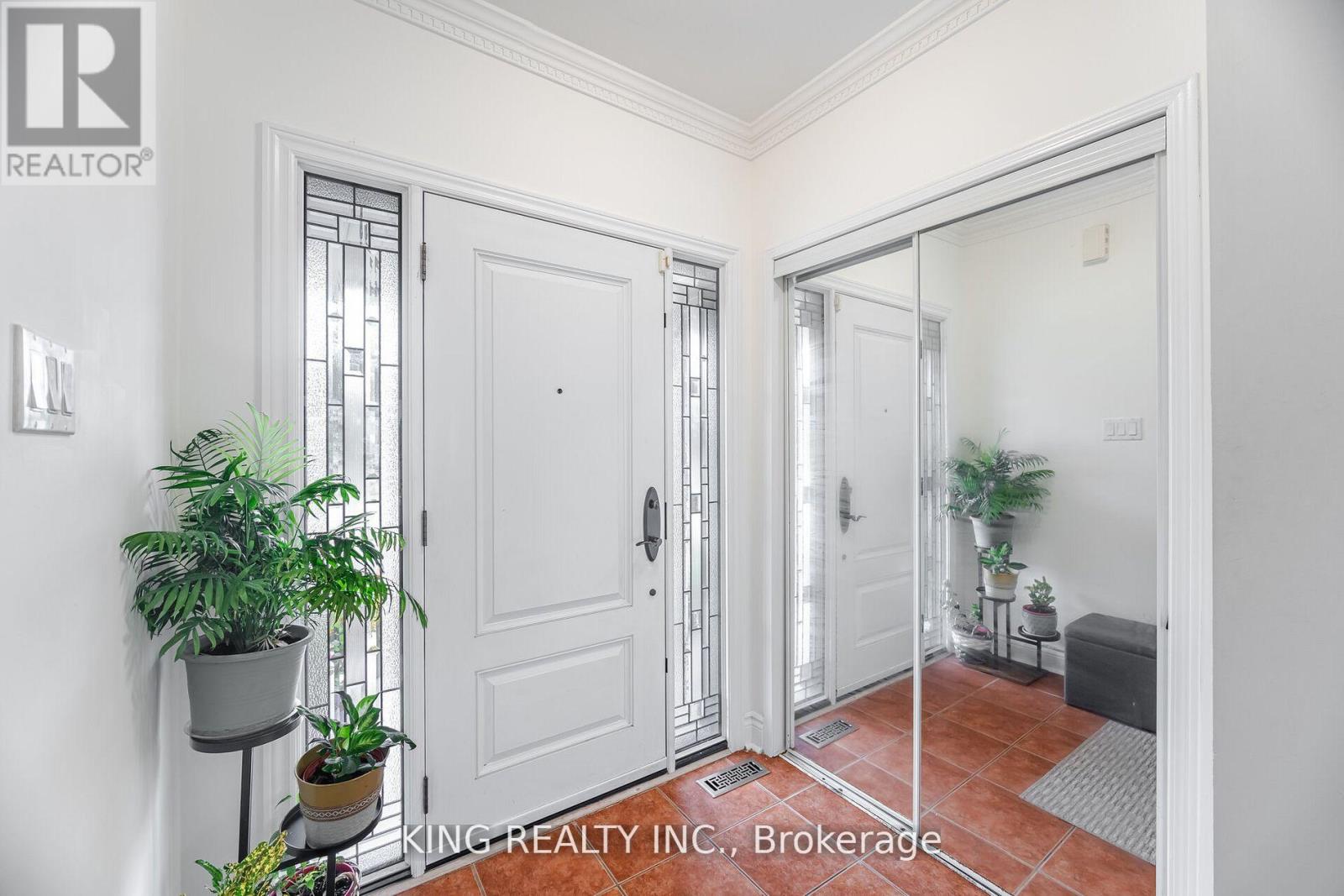93 Crystal Glen Crescent, Brampton (Credit Valley), Ontario  L6X 0K7 - Photo 6 - W12447724