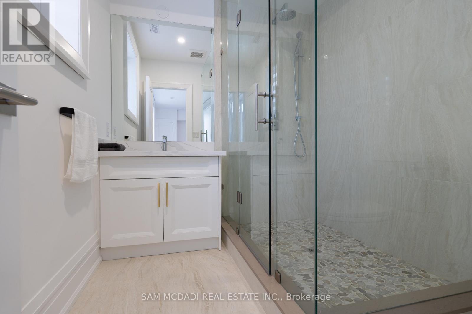 2554 Liruma Road, Mississauga (Sheridan), Ontario  L5K 1Y6 - Photo 31 - W12447733