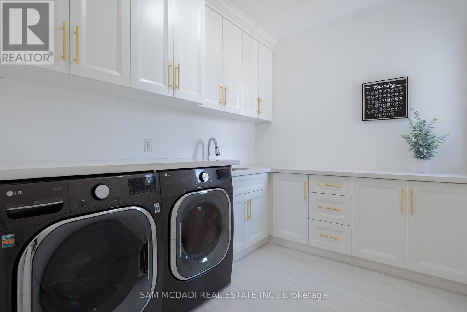 2554 Liruma Road, Mississauga (Sheridan), Ontario  L5K 1Y6 - Photo 43 - W12447733