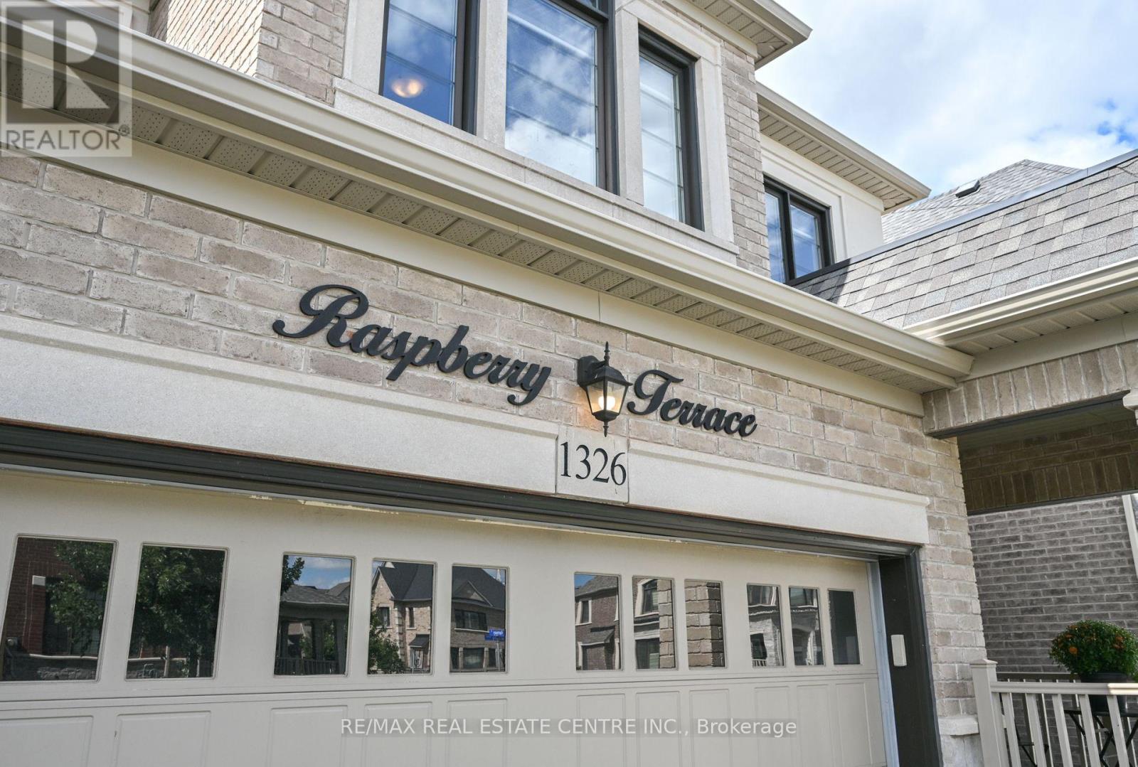 1326 Raspberry Terrace, Milton (Fo Ford), Ontario  L9E 1N3 - Photo 3 - W12447747