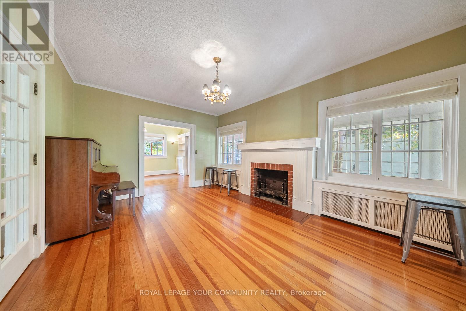 1173 Queen Victoria Avenue, Mississauga (Lorne Park), Ontario  L5H 3H2 - Photo 12 - W12447763