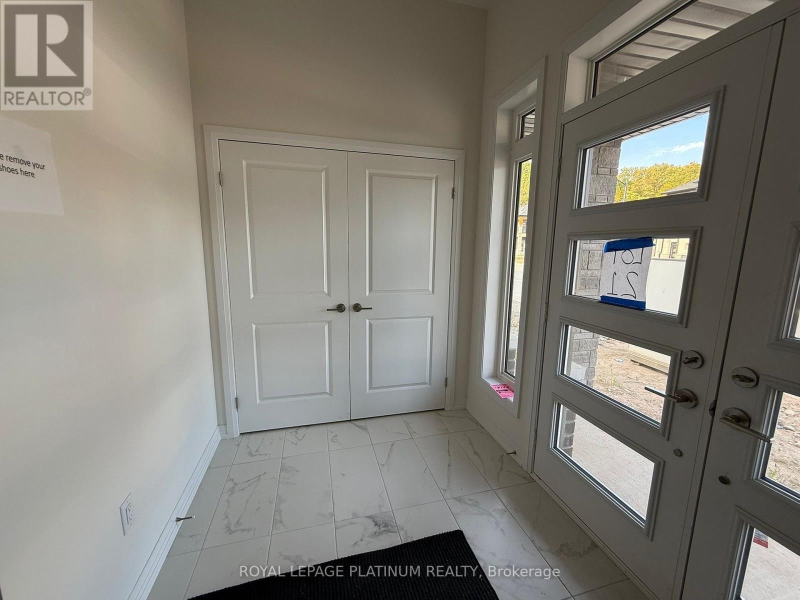 43 Mckernan Avenue, Brantford, Ontario  N3V 0C2 - Photo 3 - X12447726