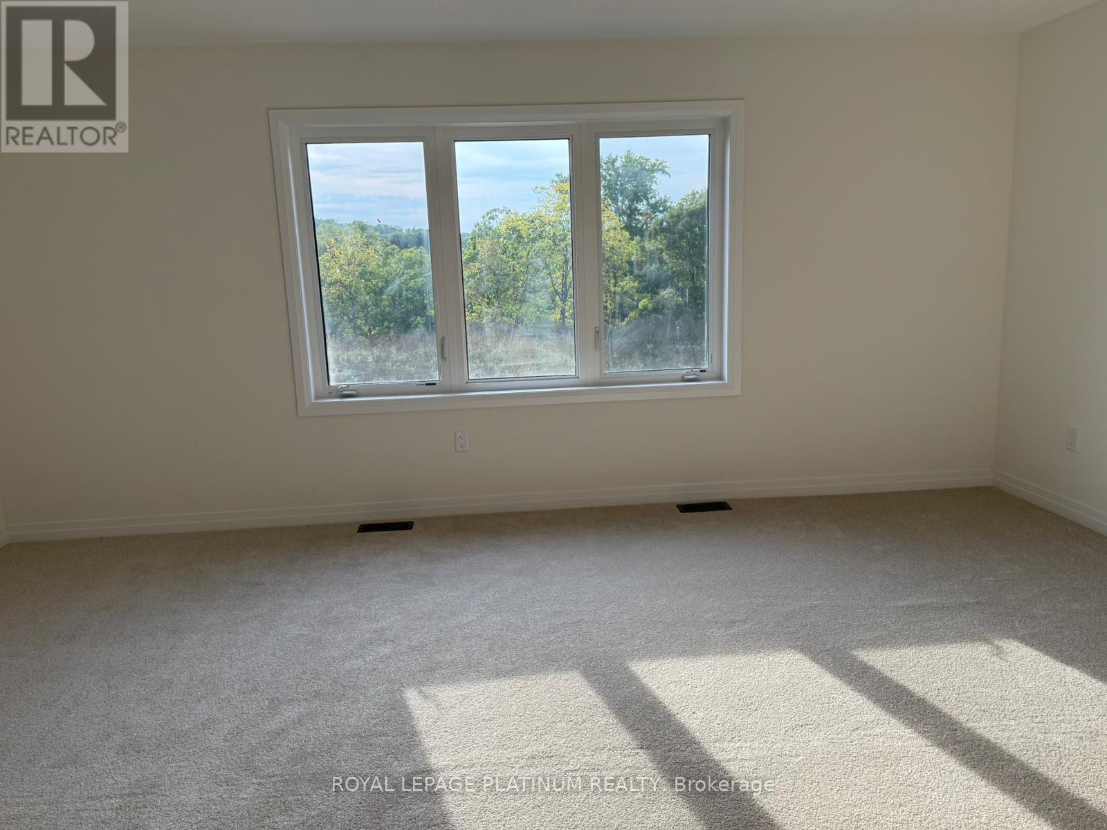 43 Mckernan Avenue, Brantford, Ontario  N3V 0C2 - Photo 5 - X12447726