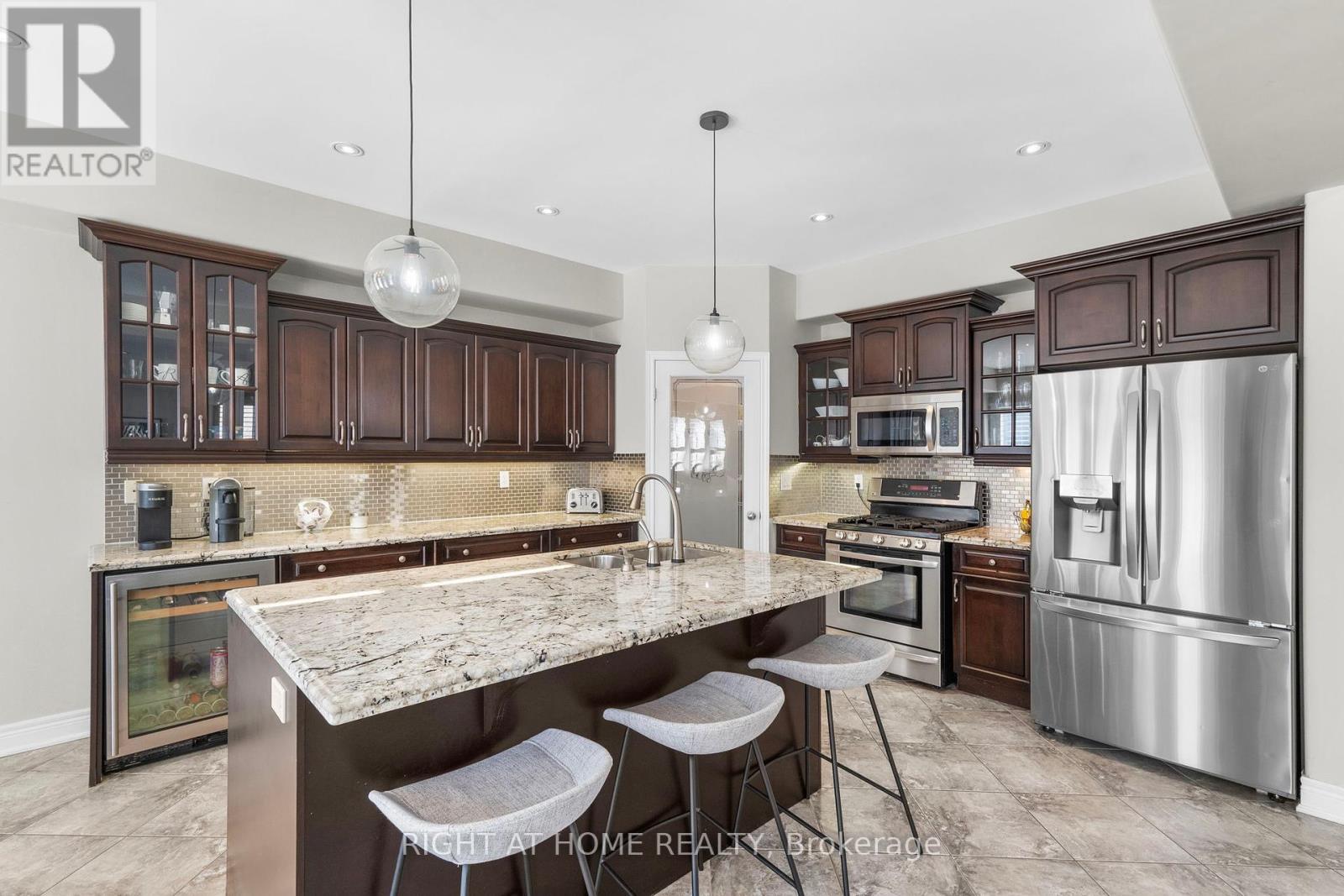 12 Donatello Court, Hamilton (Carpenter), Ontario  L9B 0C2 - Photo 17 - X12447728