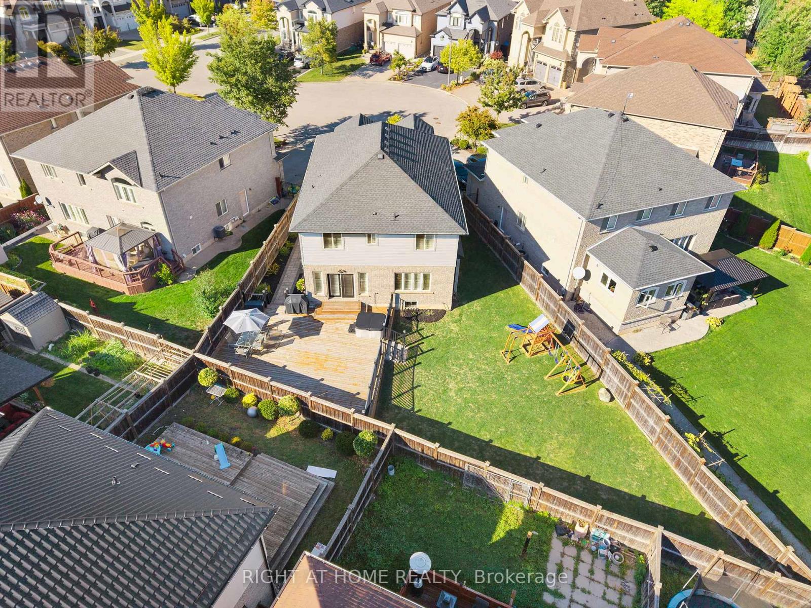 12 Donatello Court, Hamilton (Carpenter), Ontario  L9B 0C2 - Photo 5 - X12447728