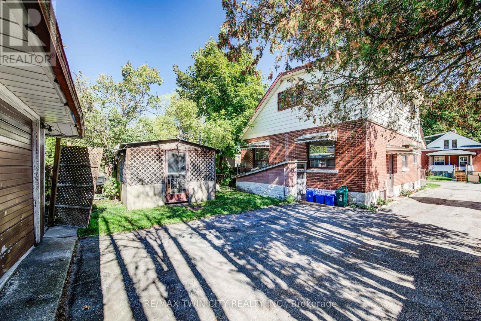 318 Middle Street, Cambridge, Ontario  N3H 3Z8 - Photo 16 - X12447764