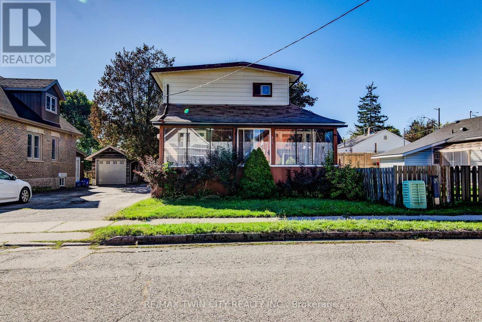 318 Middle Street, Cambridge, Ontario  N3H 3Z8 - Photo 3 - X12447764