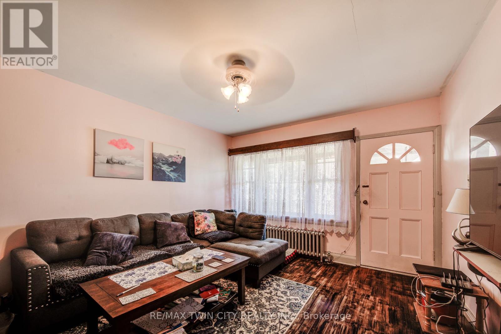 318 Middle Street, Cambridge, Ontario  N3H 3Z8 - Photo 5 - X12447764