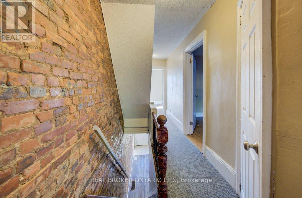 297 Bay Street N, Hamilton, Ontario  L8L 1M2 - Photo 15 - X12447785