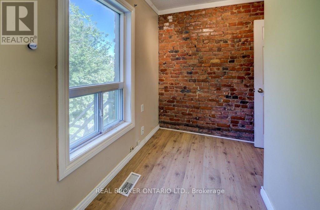 297 Bay Street N, Hamilton, Ontario  L8L 1M2 - Photo 17 - X12447785